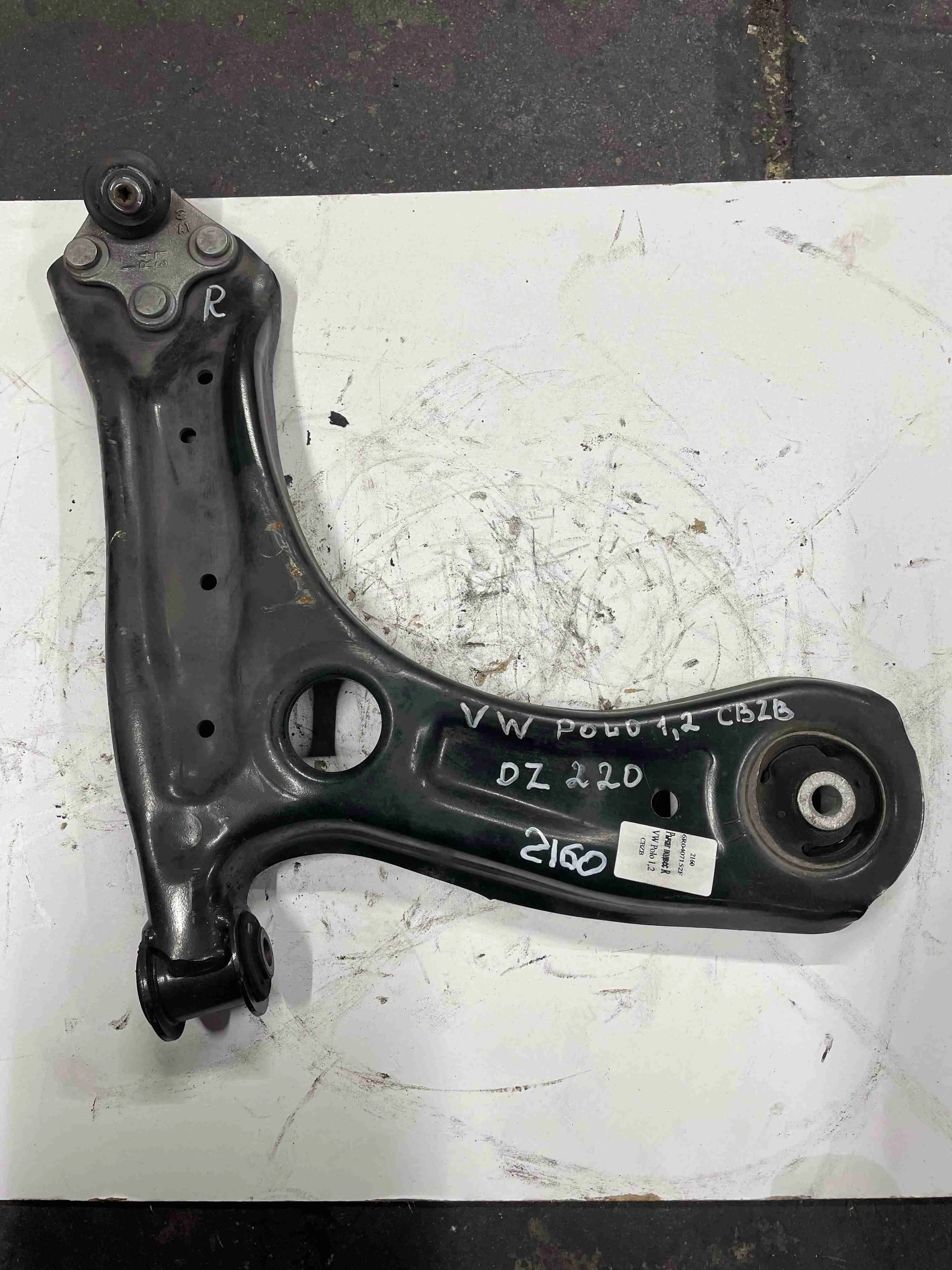 Рычаг передний правый Volkswagen V (2009—2015) 6R0407152F
; 6R0407152B CBZB