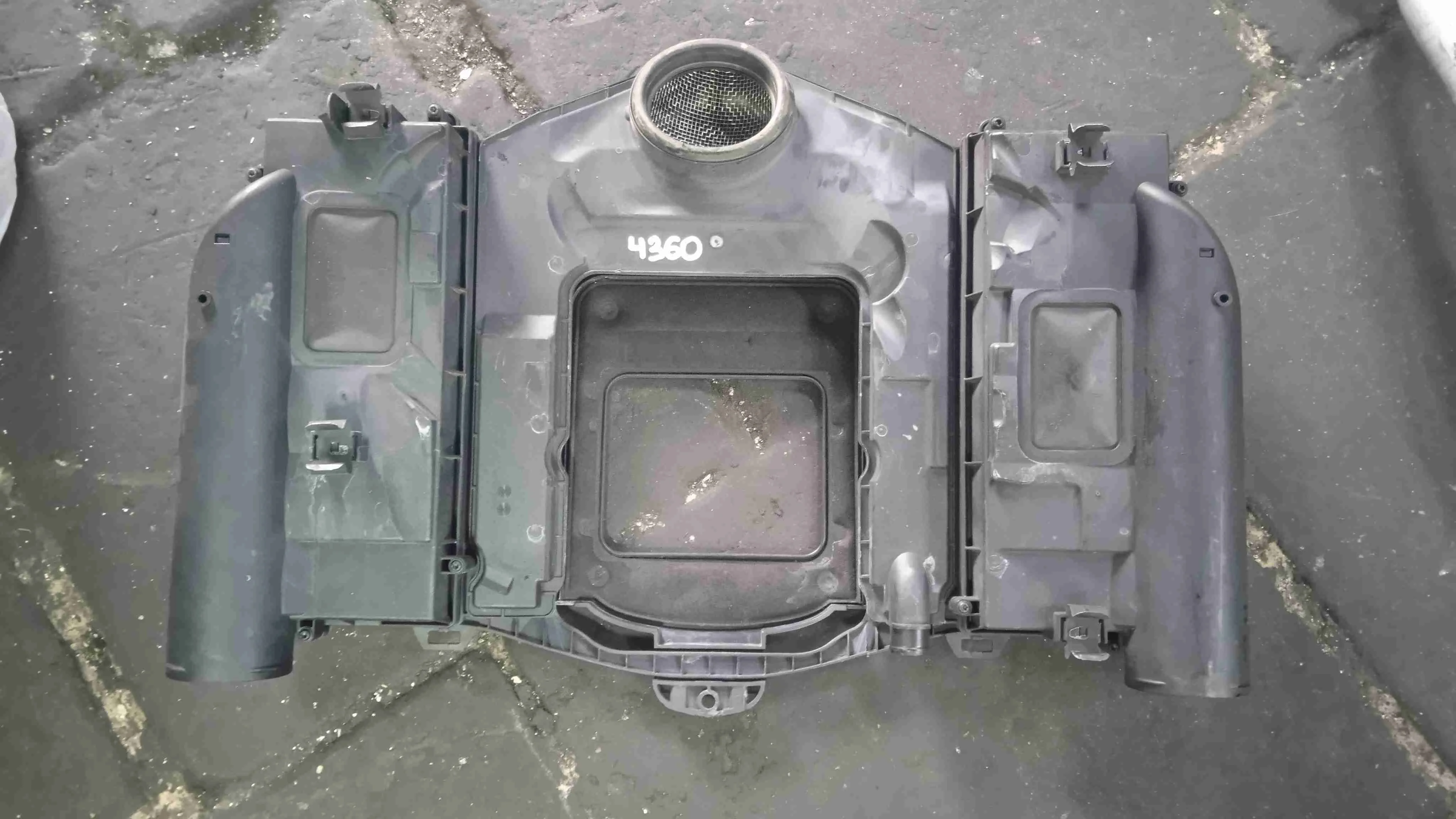 Корпус воздушного фильтра Mercedes-Benz W164 (2005—2008) A2730901201
; A2730900201; A2730900901; A2730900601 272