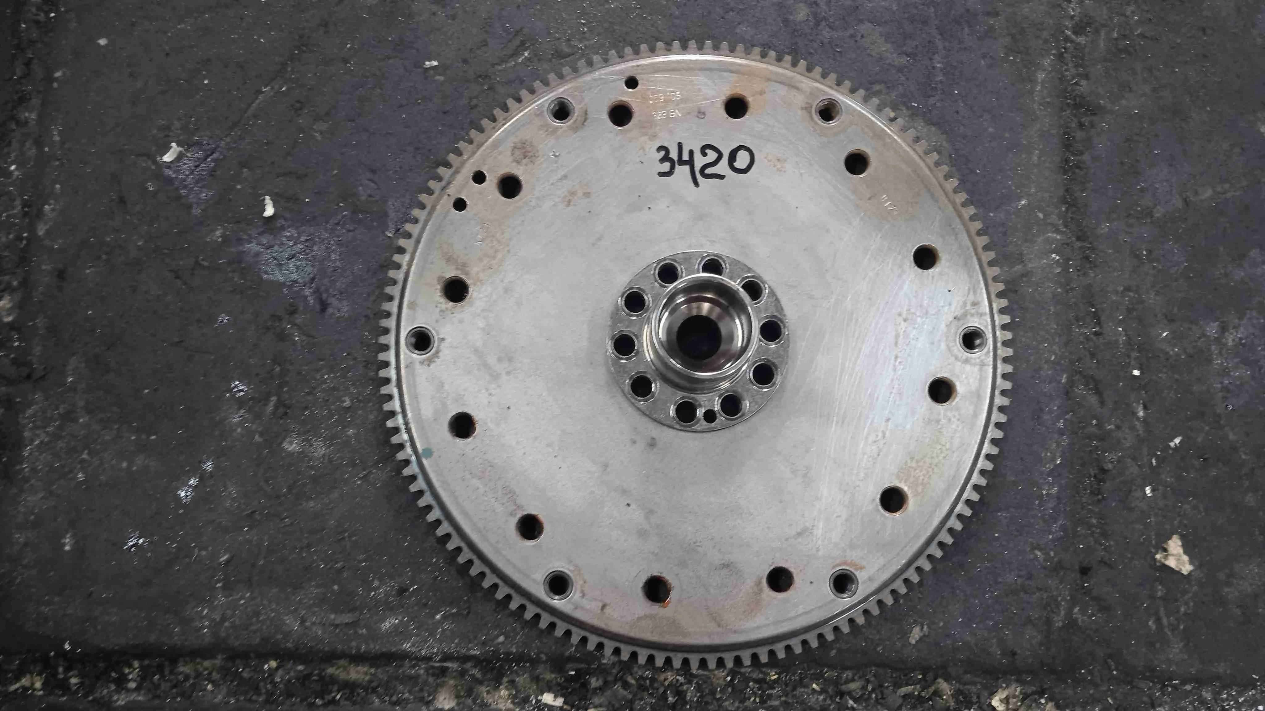 Маховик Audi II (2016—2020) 059105323BN
 CCW