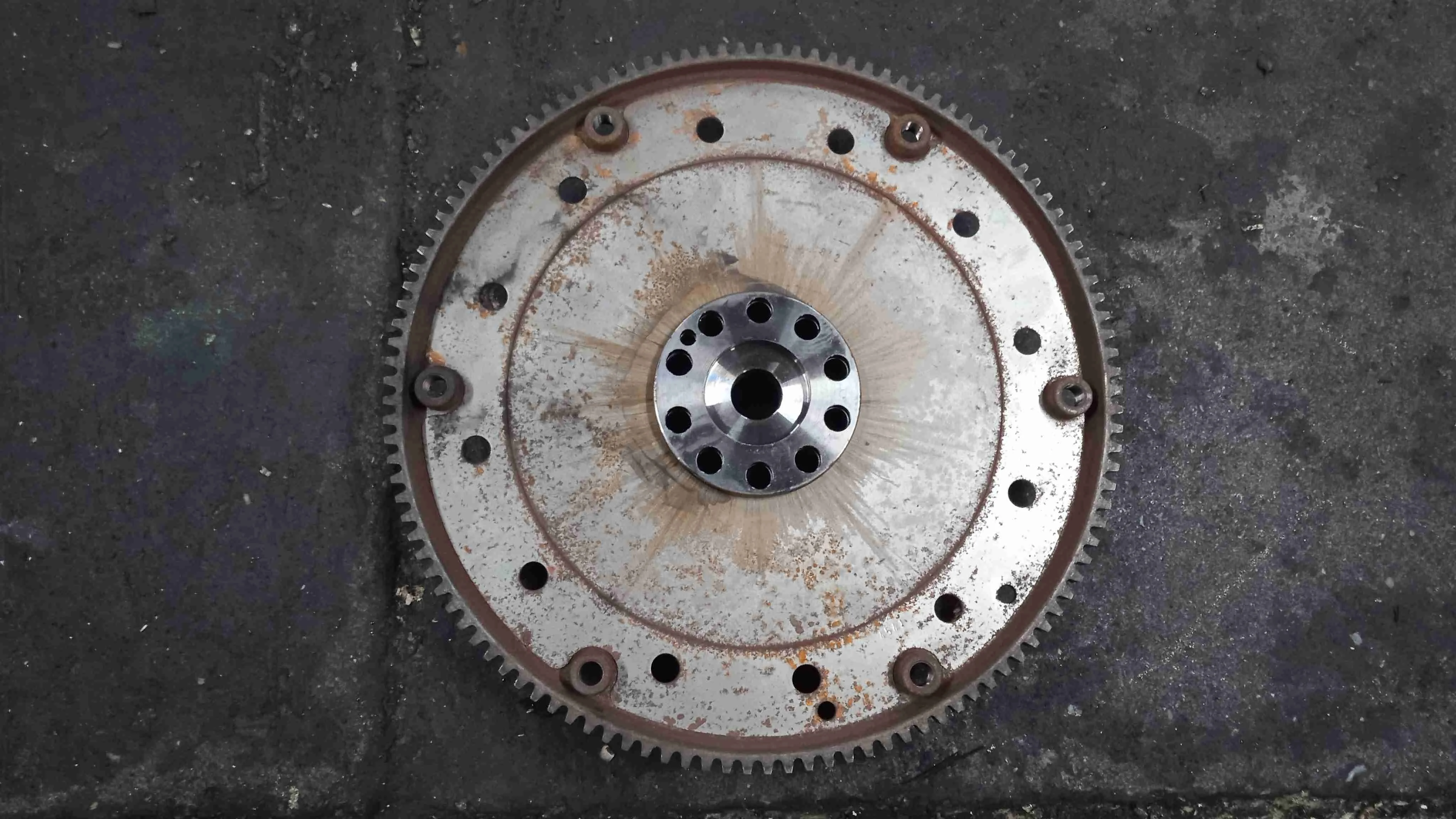 Маховик Audi I рестайлинг (2012—2017) 059105323BN
 CCW