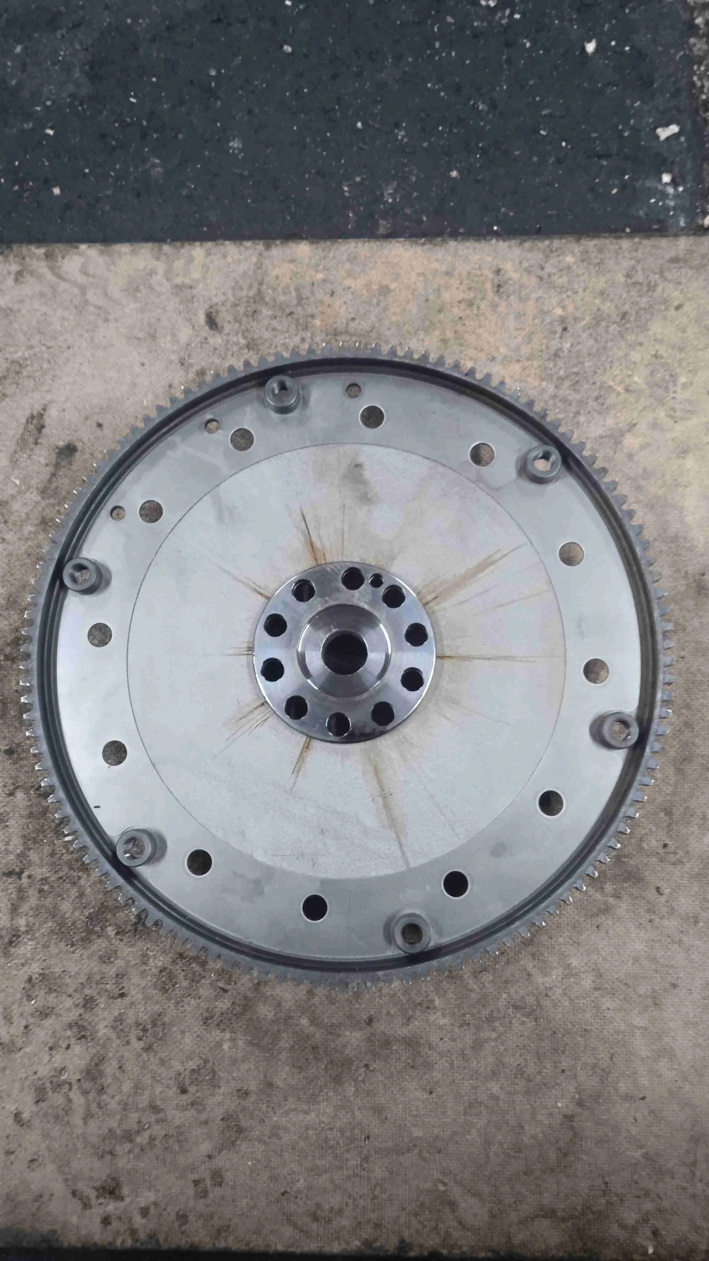 Маховик Audi I рестайлинг (2012—2017) 059105323BN
 CCW