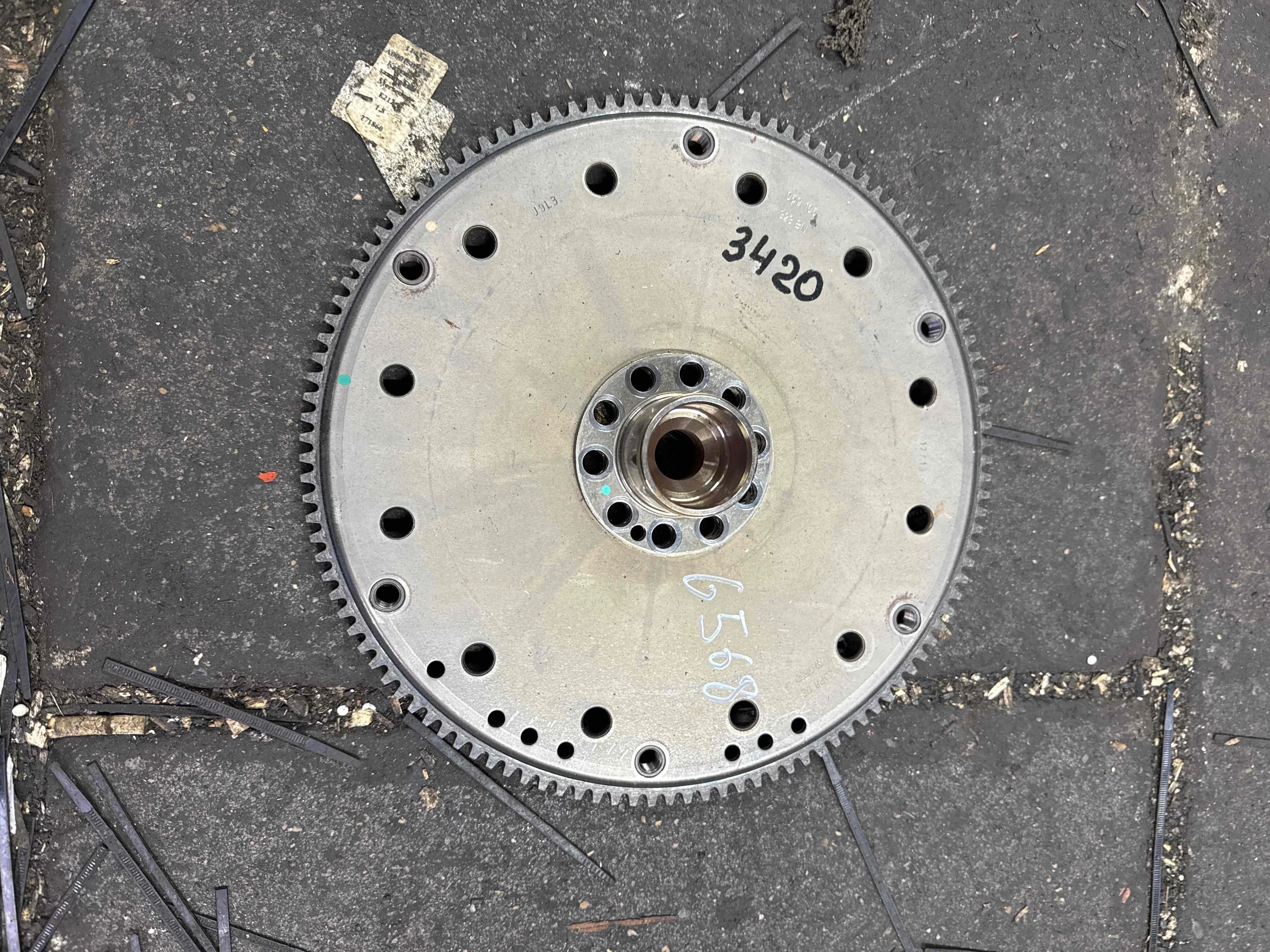 Маховик Audi II (2016—2020) 059105323BN
 CCW