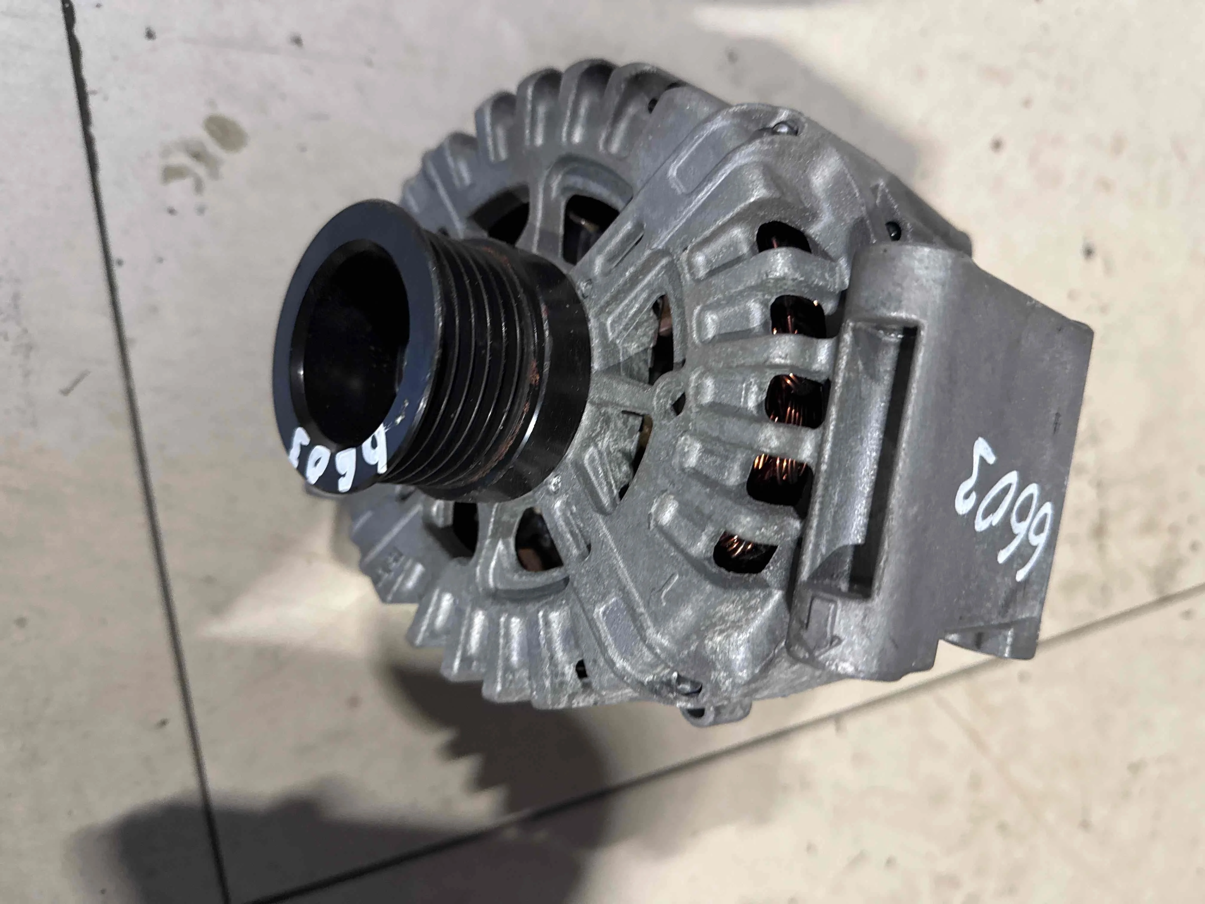 Генератор Mercedes-Benz W221 (2005—2009) A0131545602
; A0131543502; A0141540402 272965