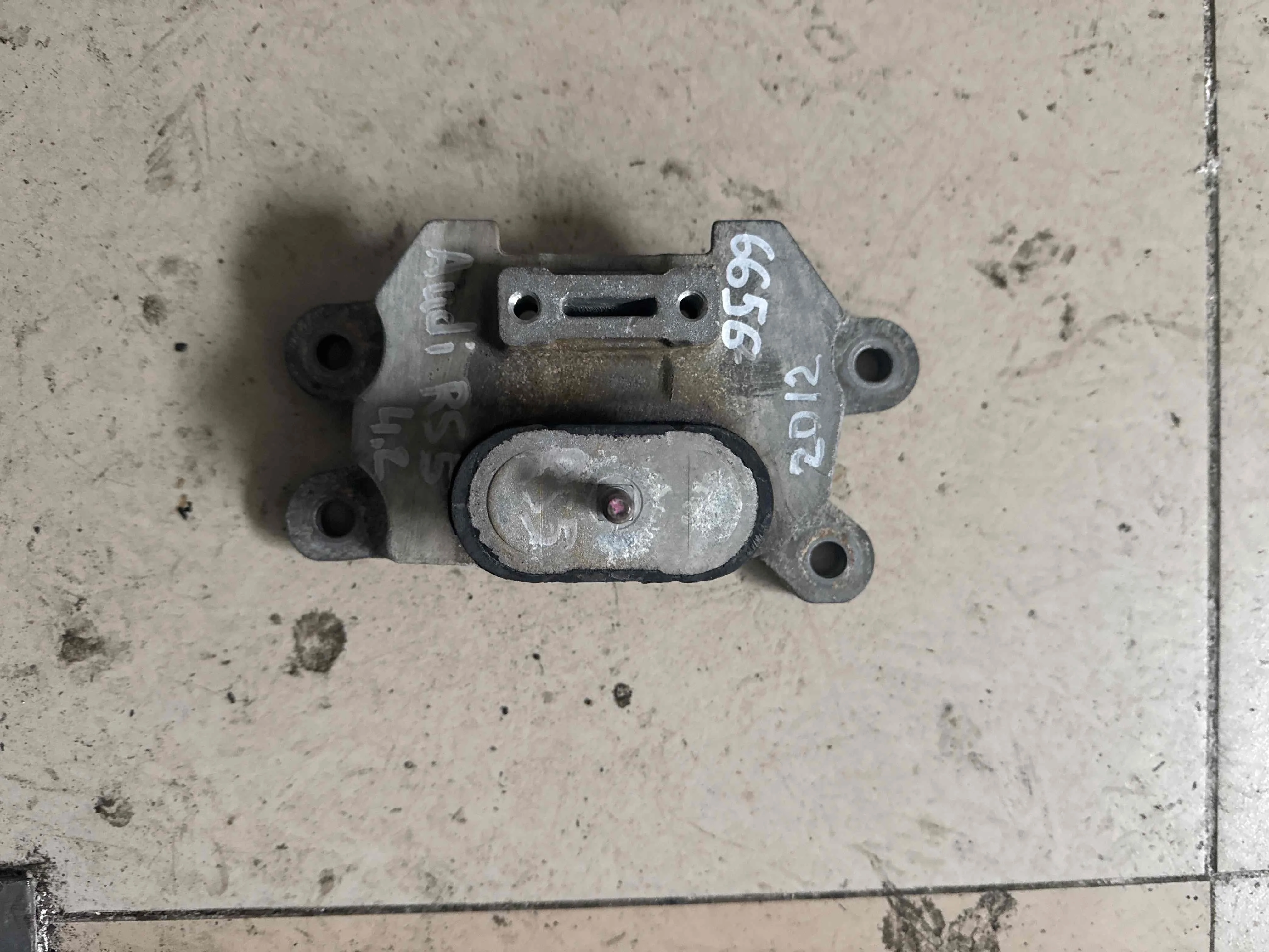 Кронштейн КПП Audi 8T (2010—2015) 8K0399115S
 CFSA