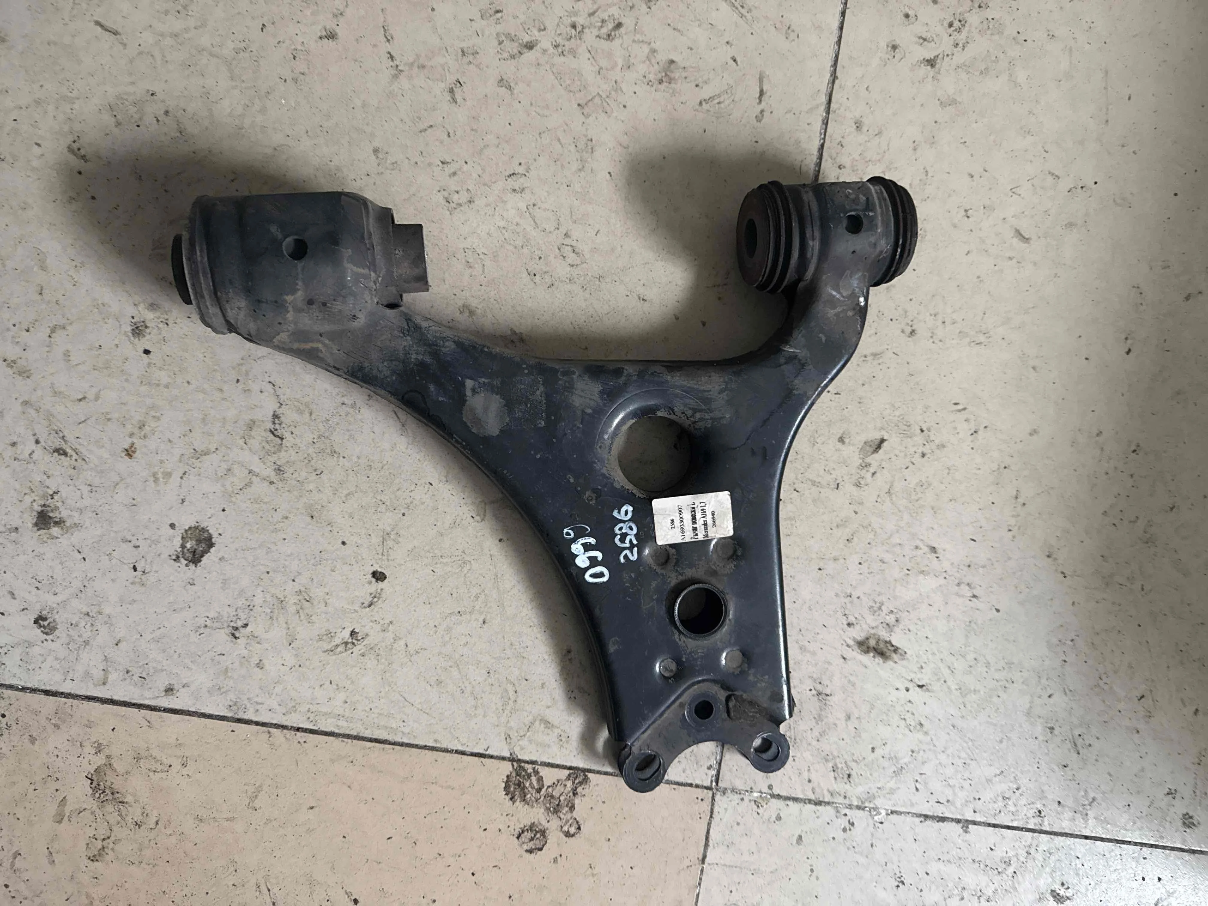 Рычаг передний левый Mercedes-Benz W169 рестайлинг (2008—2012) A1693300907
; A1693300707; A1693300507 266940