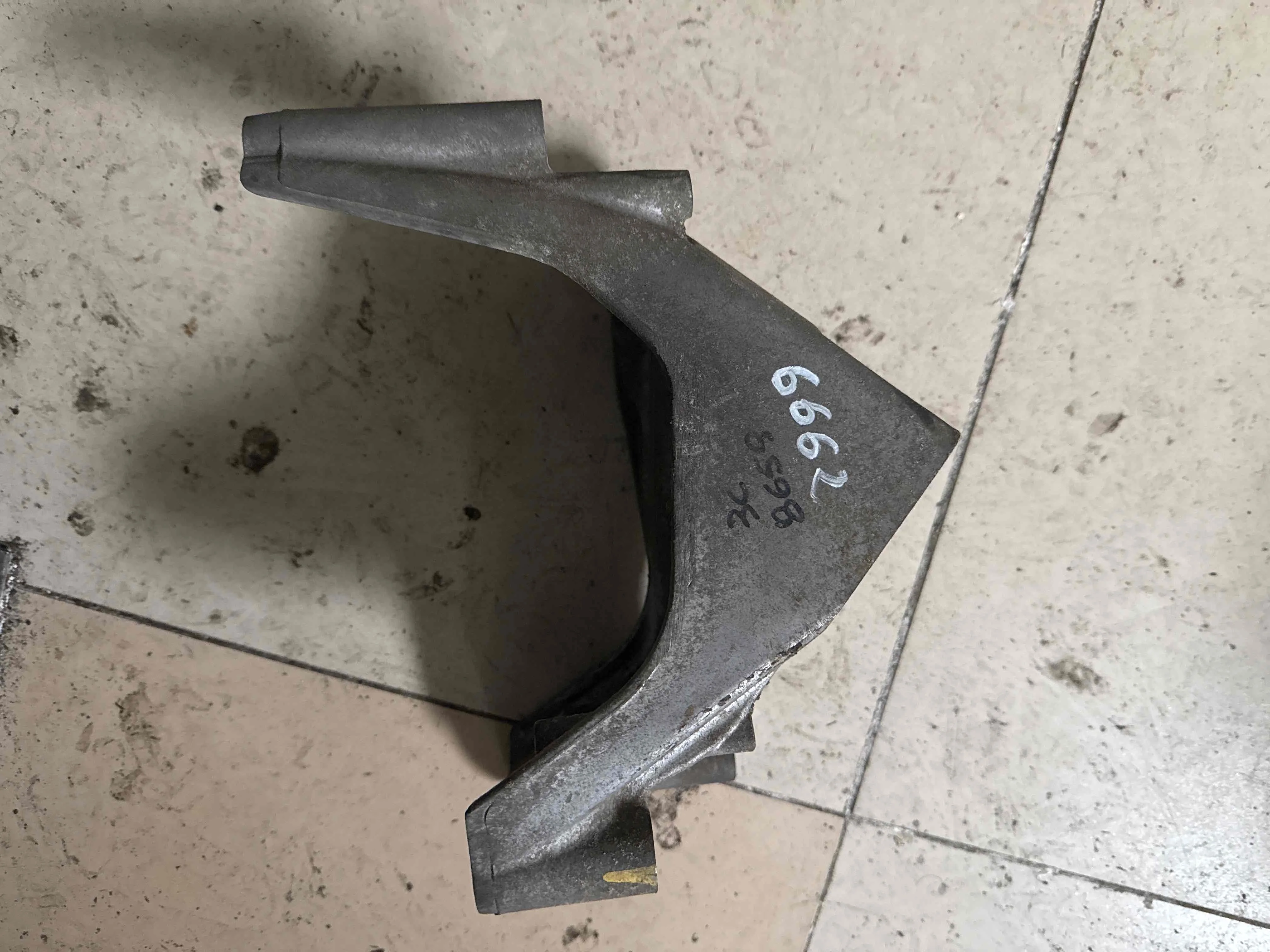 Кронштейн двигателя Volkswagen I рестайлинг (2016—2023) 03L199308
 CSH