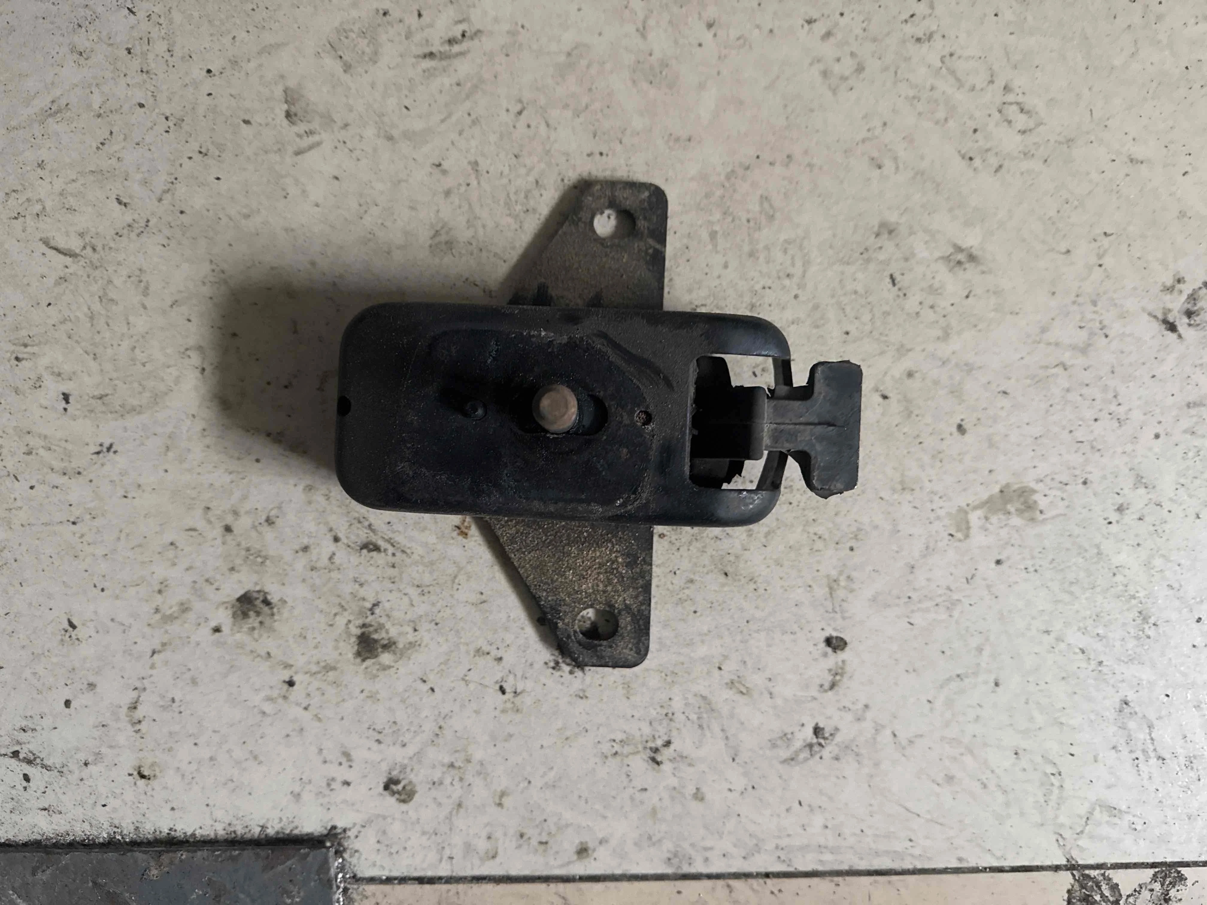 Подушка крепления двигателя Volkswagen I (2010—2016) 2H0199256A
; 2H0199256D; 2H0199256E CSH