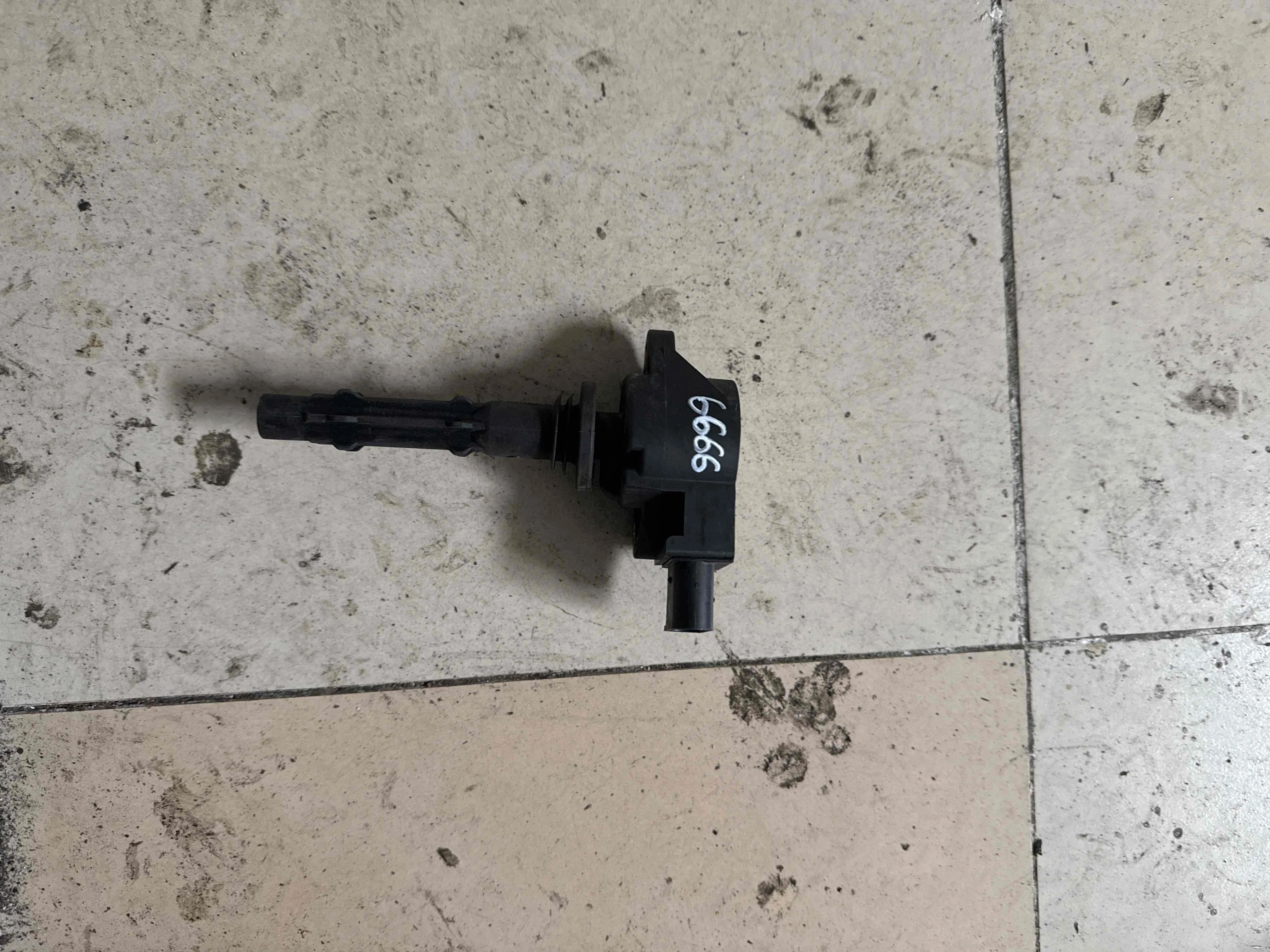 Катушка зажигания Mercedes-Benz W212/S212/C207/A207 (2009—2013) A0001502780
 272