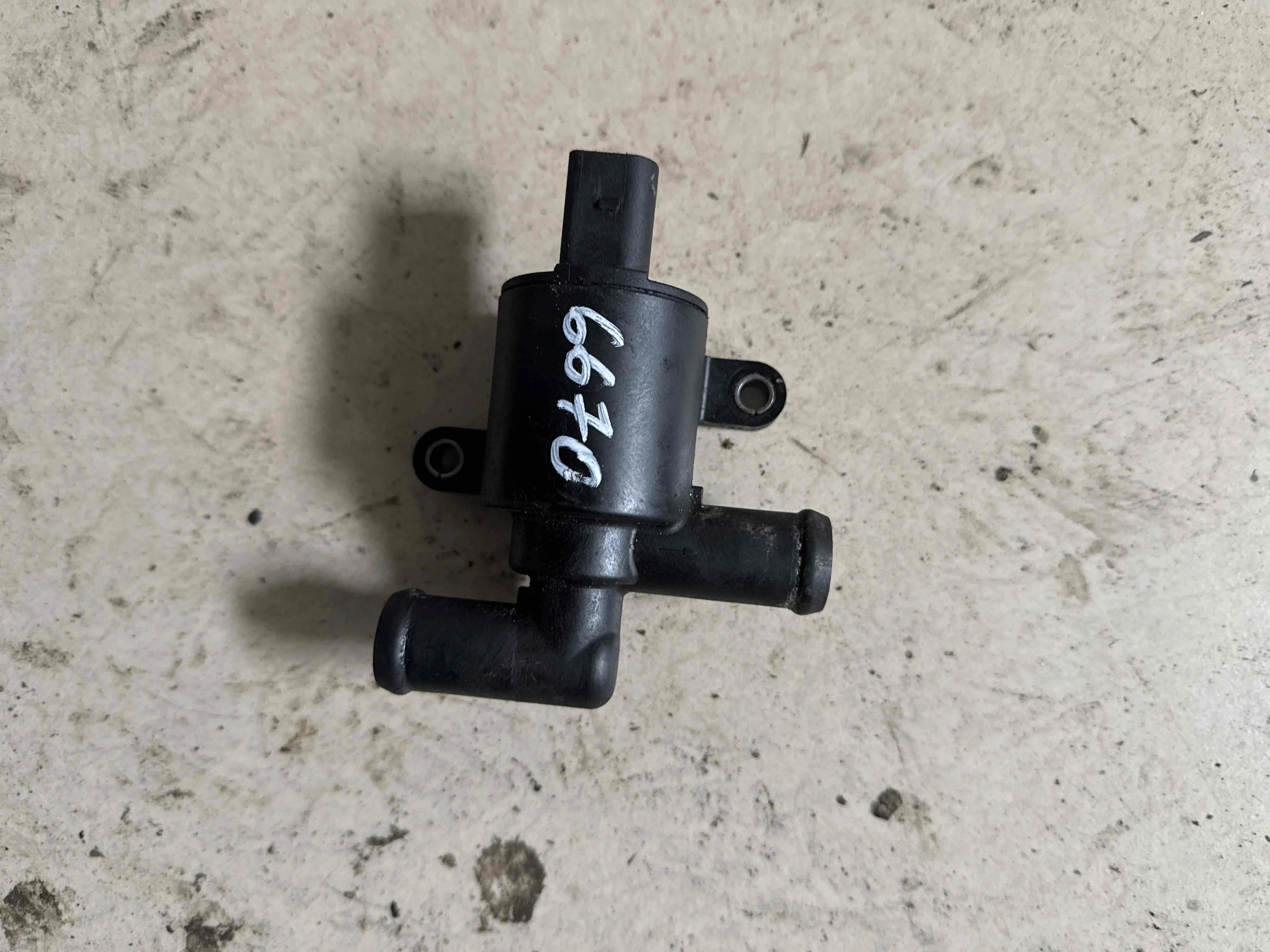 Клапан электромагнитный Audi 4M (2015—2020) 4H0121671D
 CRT