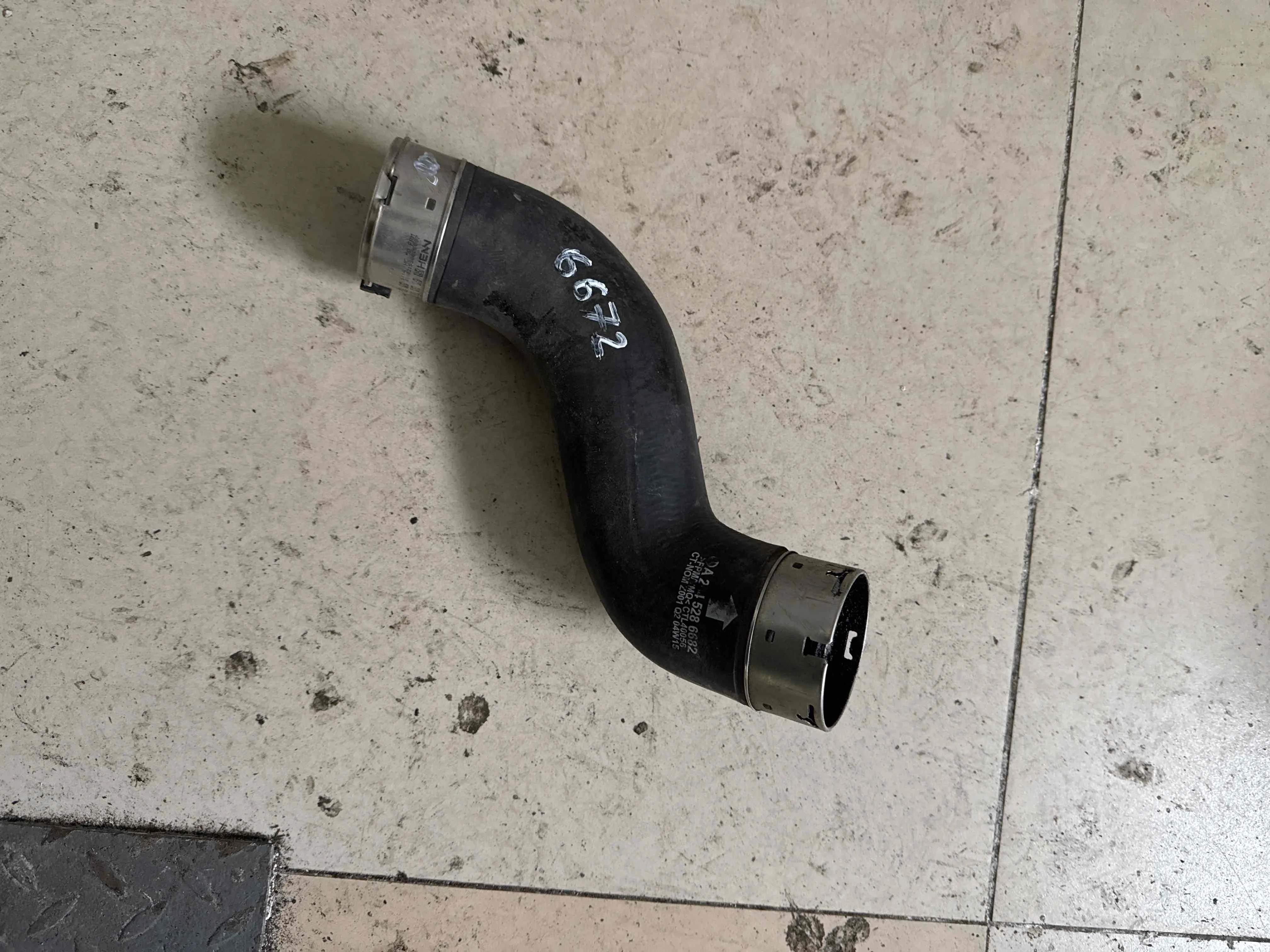 Патрубок интеркулера Mercedes-Benz W204/S204 (2006—2011) A2045286682
; A2045281682 651