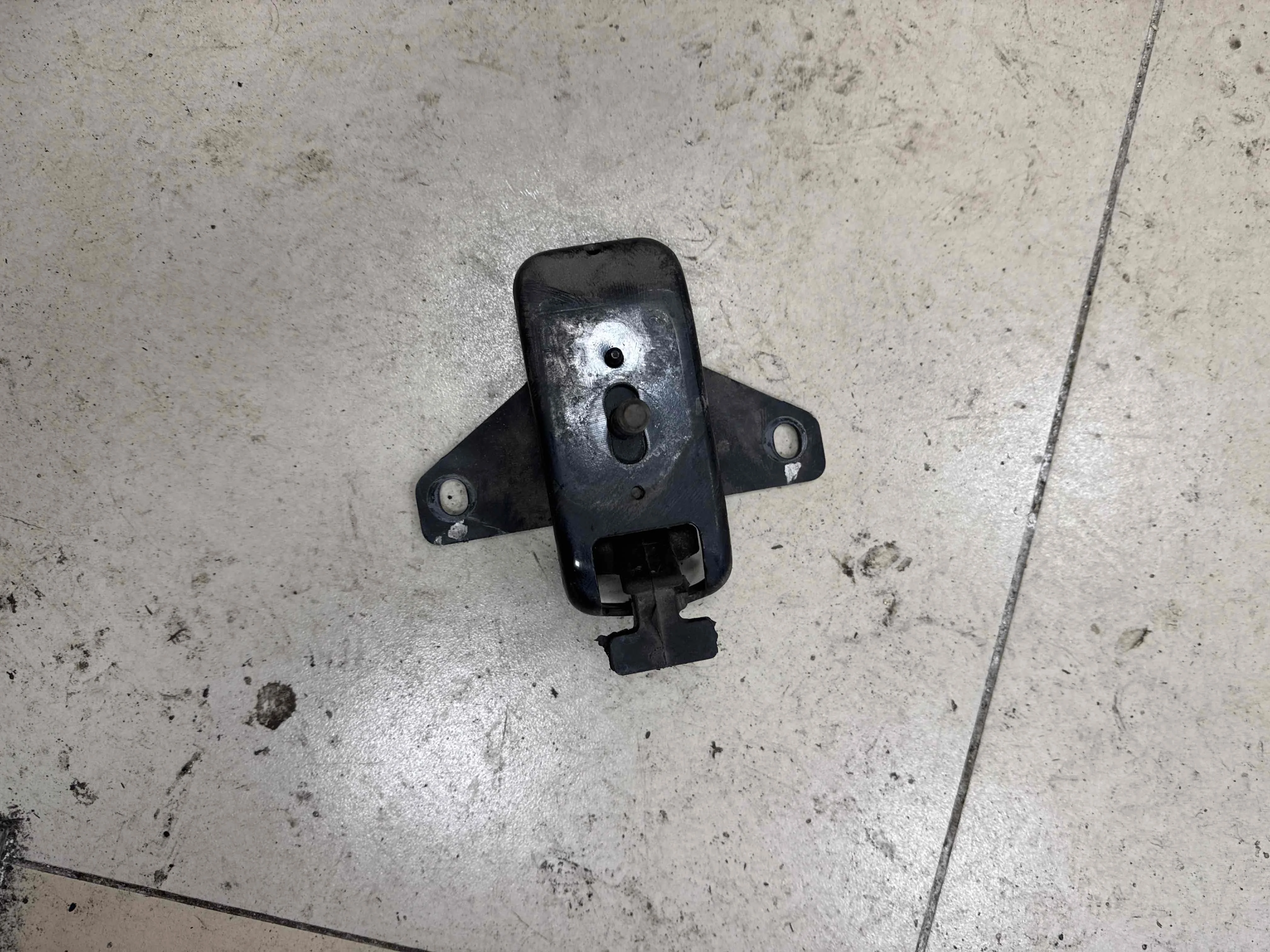 Подушка крепления двигателя Volkswagen I (2010—2016) 2H0199256A
; 2H0199256D; 2H0199256E CSH