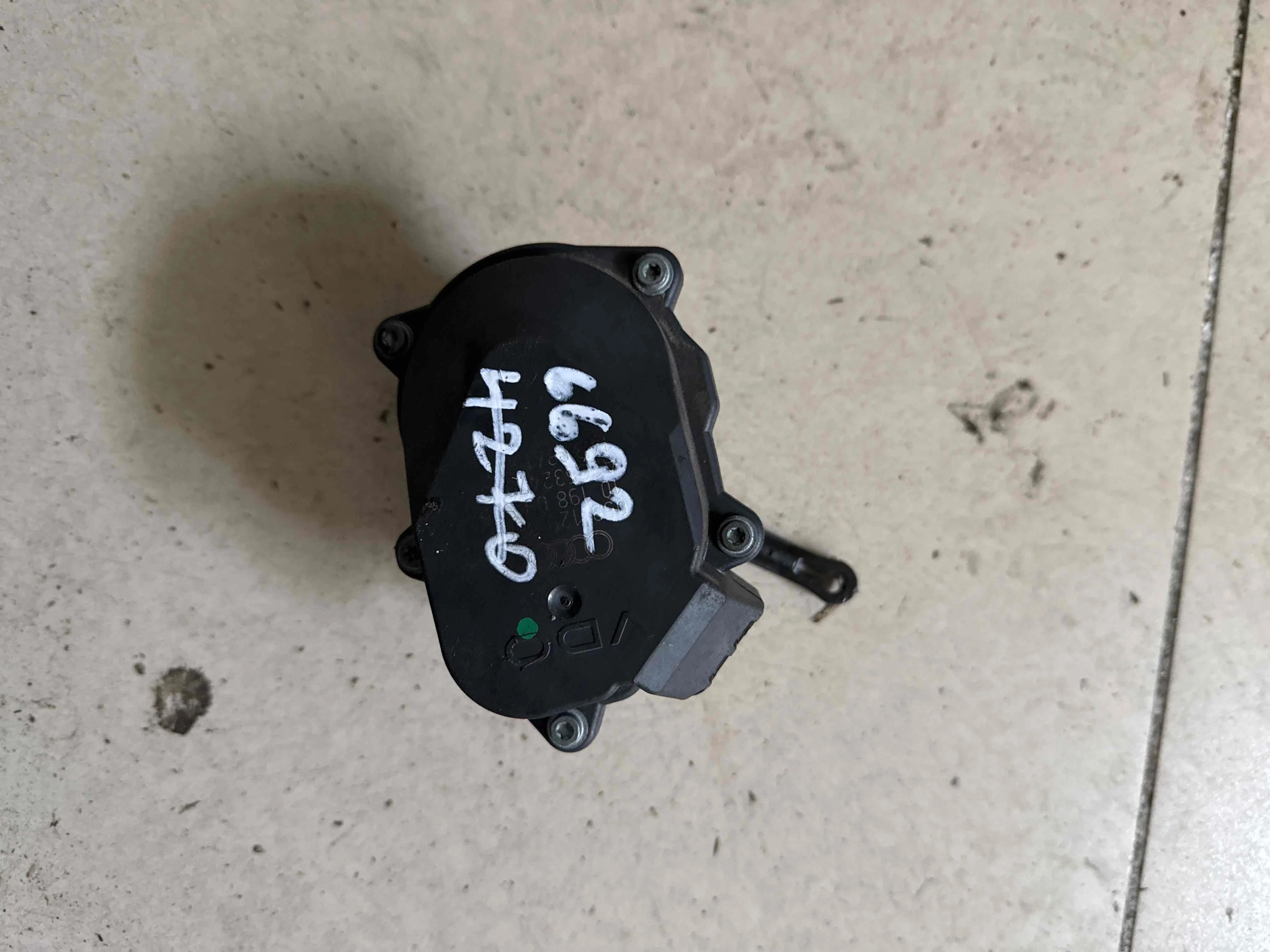 Сервопривод заслонок впускного коллектора Audi B8 рестайлинг (2011—2015) 059129086K
 CAM