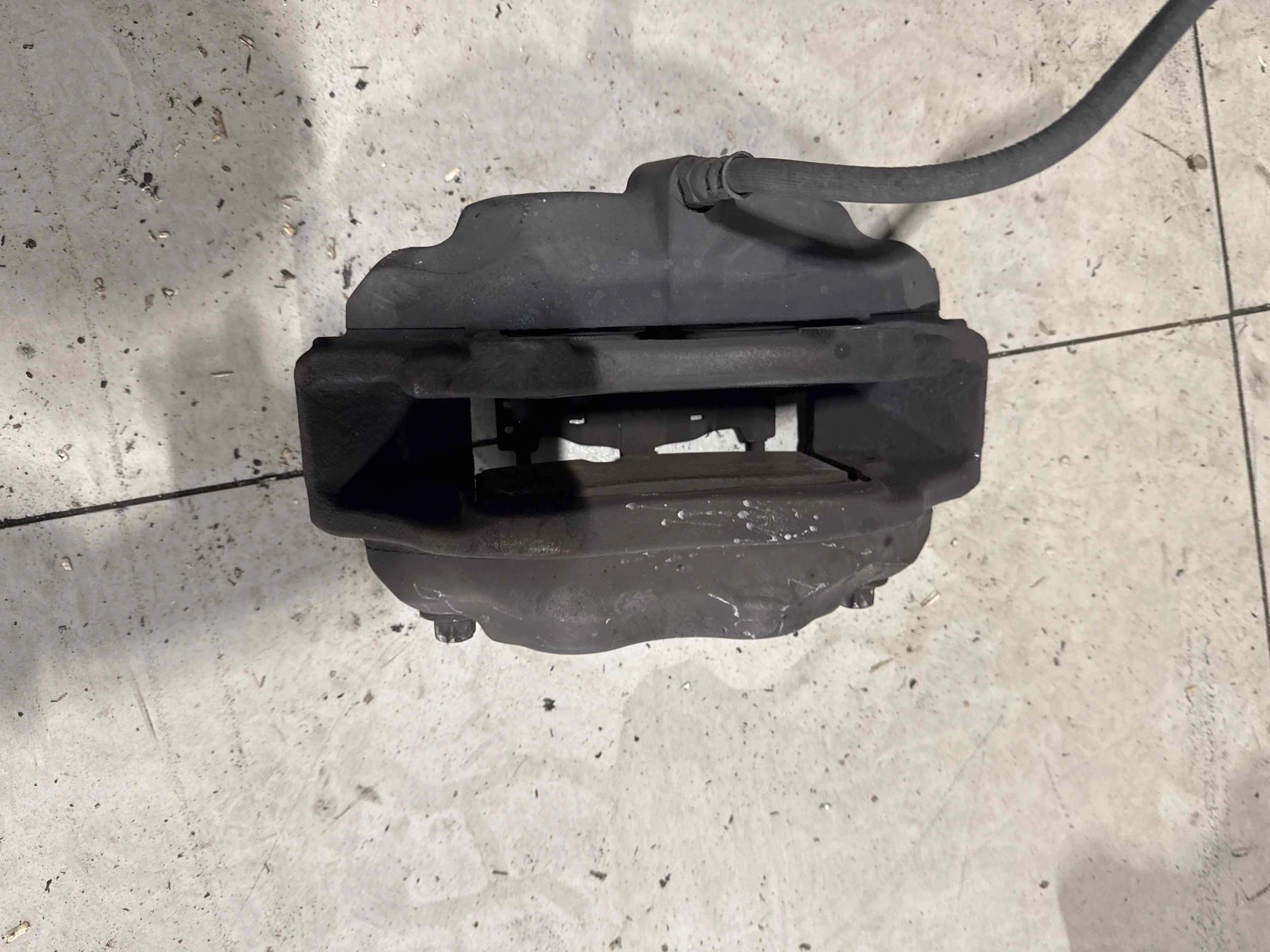 Суппорт Mercedes-Benz W221 (2005—2009) A0034205283
; A0034205483; A0044202483 272965