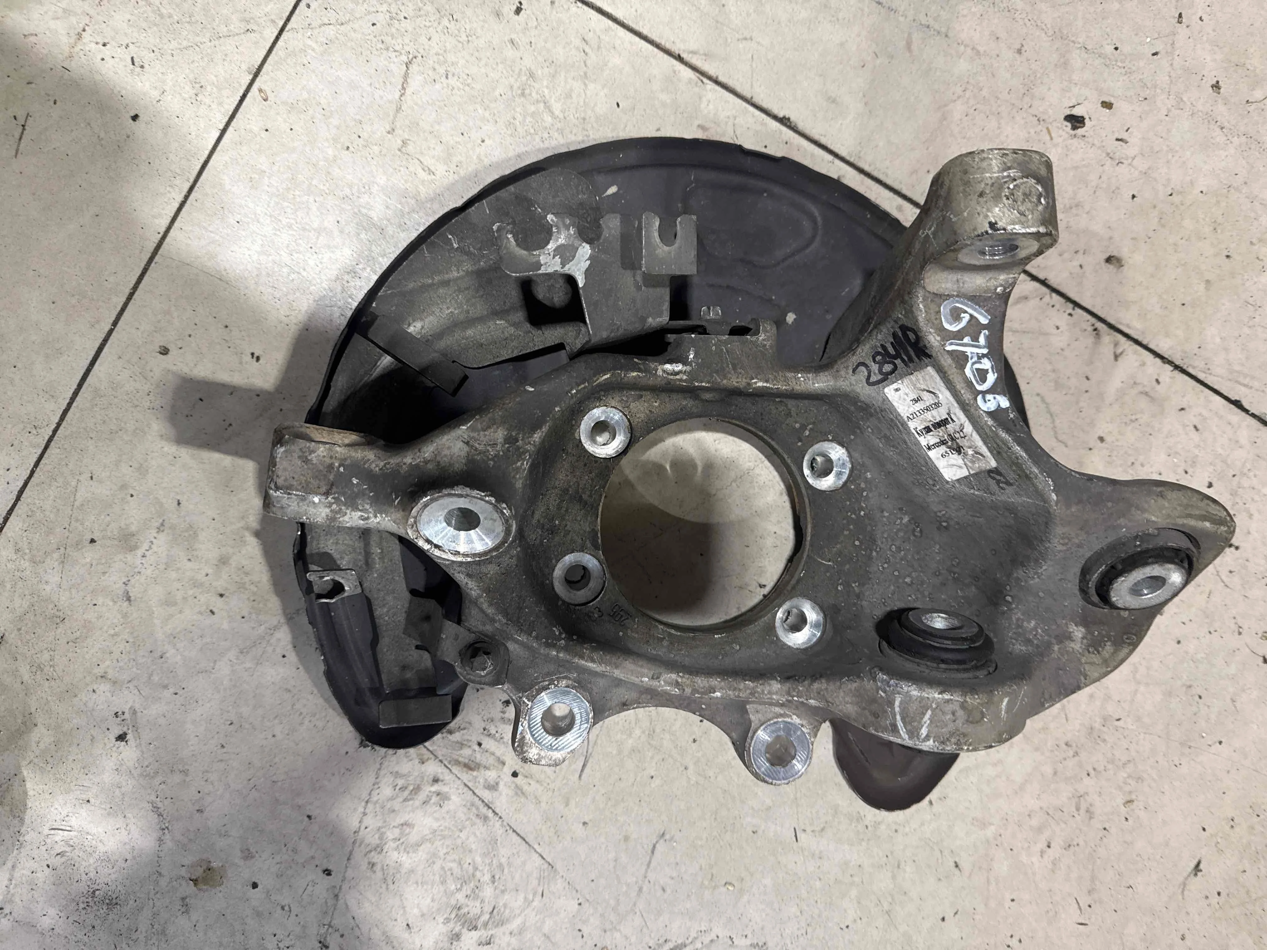 Кулак задний правый Mercedes-Benz W213/S213/C238/A238 (2016—2021) A2133503205
 651921