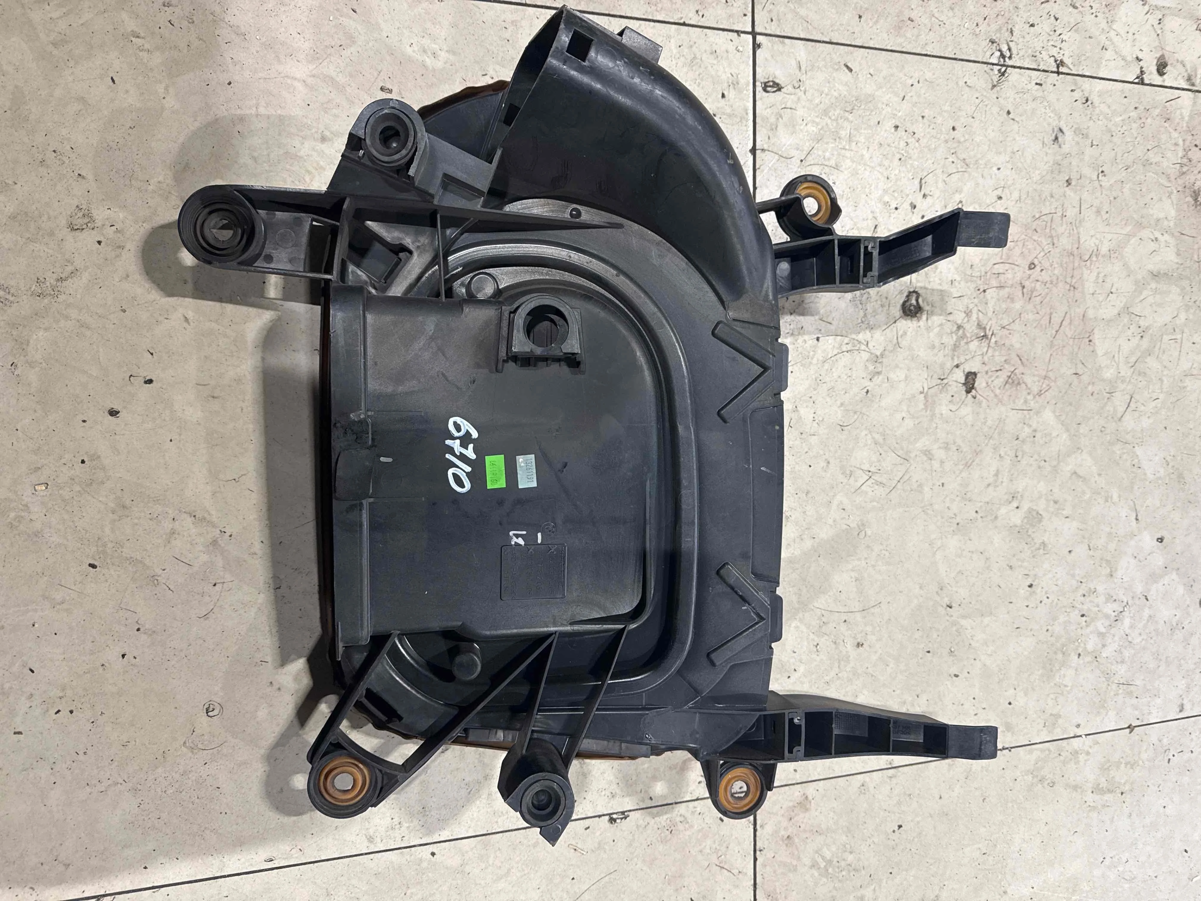 Корпус воздушного фильтра BMW E70 (2006—2010) 13717812061
 N57D30A