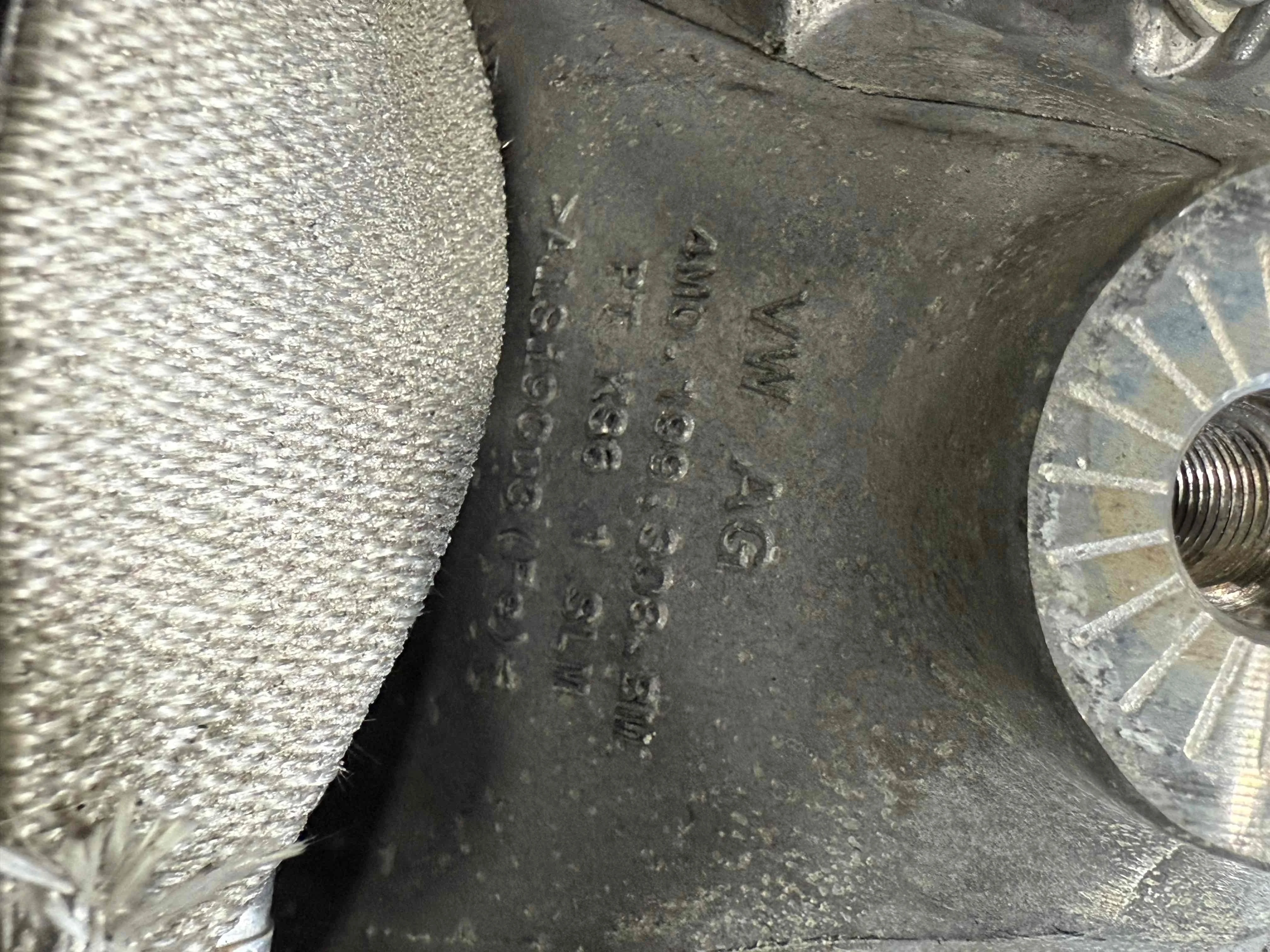 Кронштейн двигателя Audi 4M (2015—2020) 4M0199308BM
; 4M0199308AT CVM