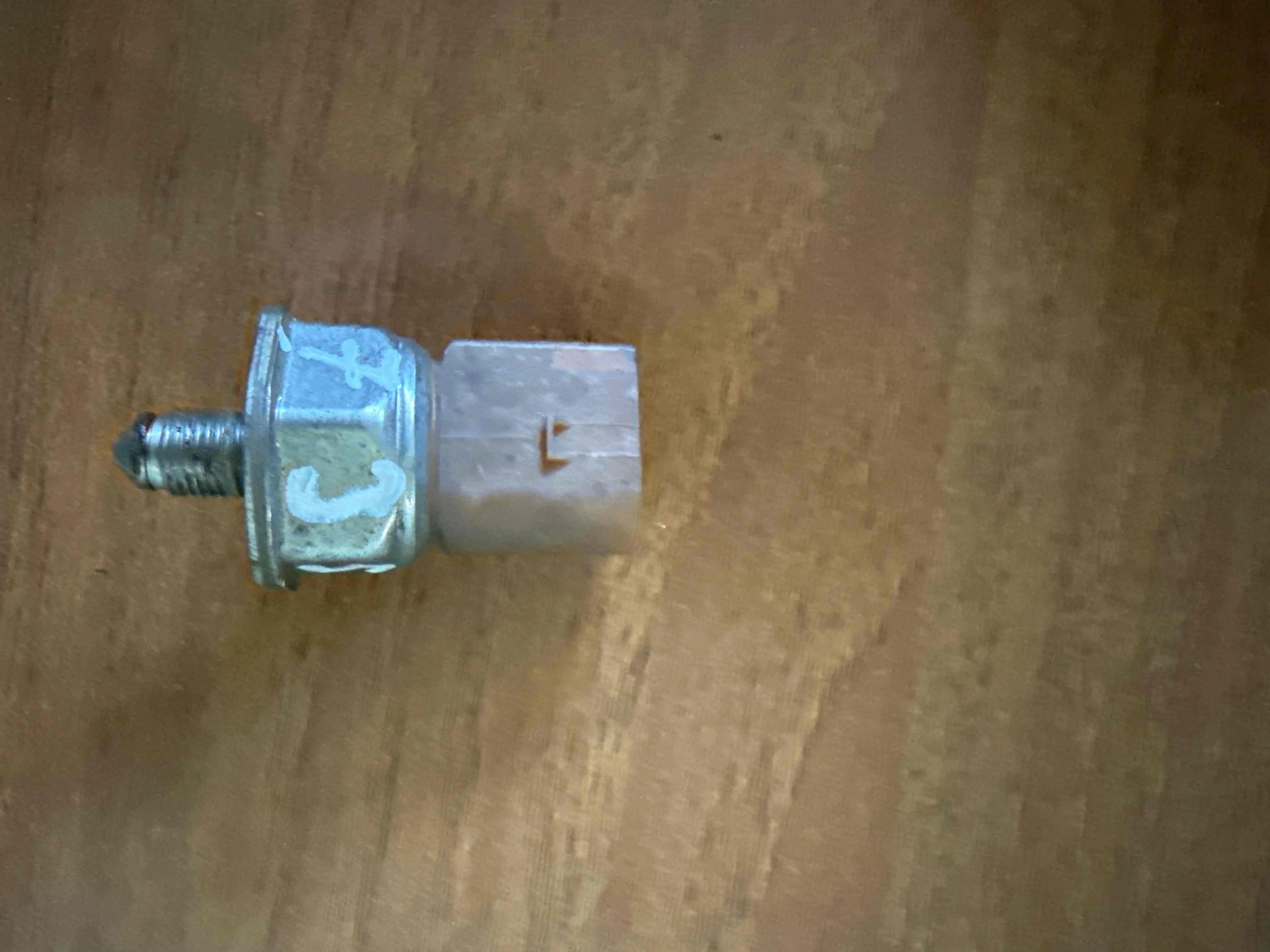 Датчик давления топлива Audi 4M (2015—2020) 03C906051C
 CJT