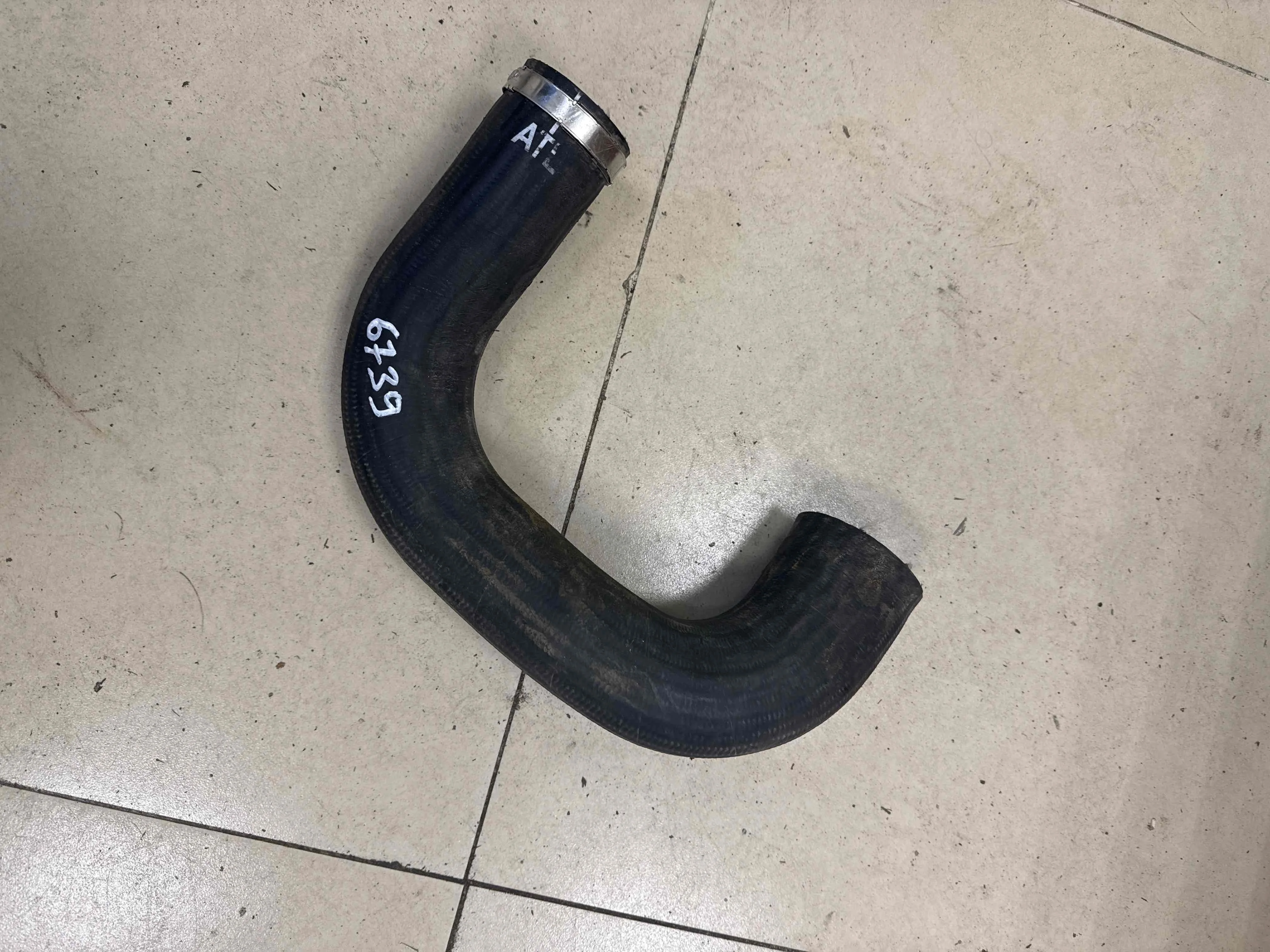 Патрубок интеркулера Audi 4M (2015—2020) 4M0145738N
 CJT