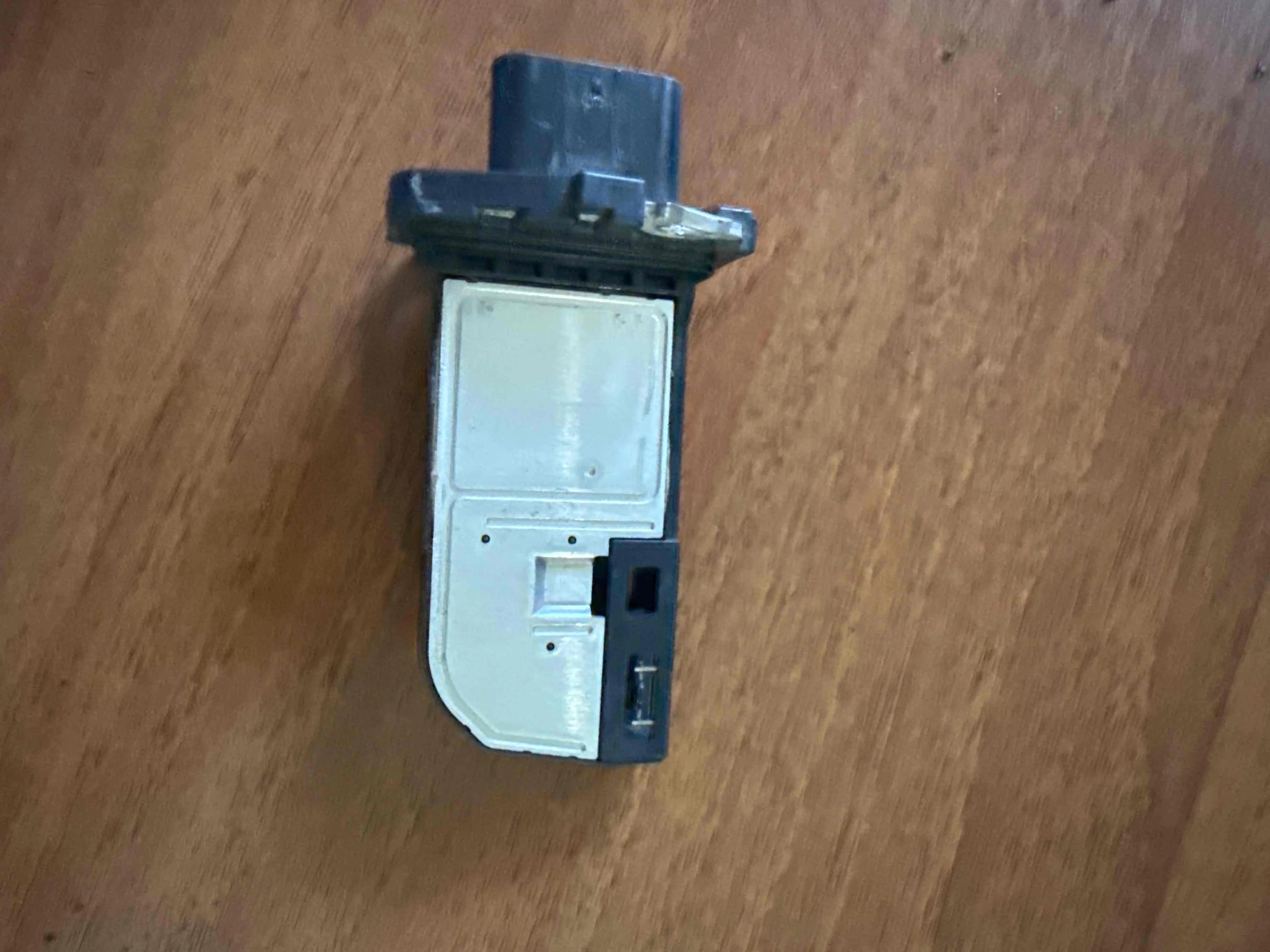 Расходомер воздуха BMW F10/F11 (2009—2013) 13627804150
 N57D30C