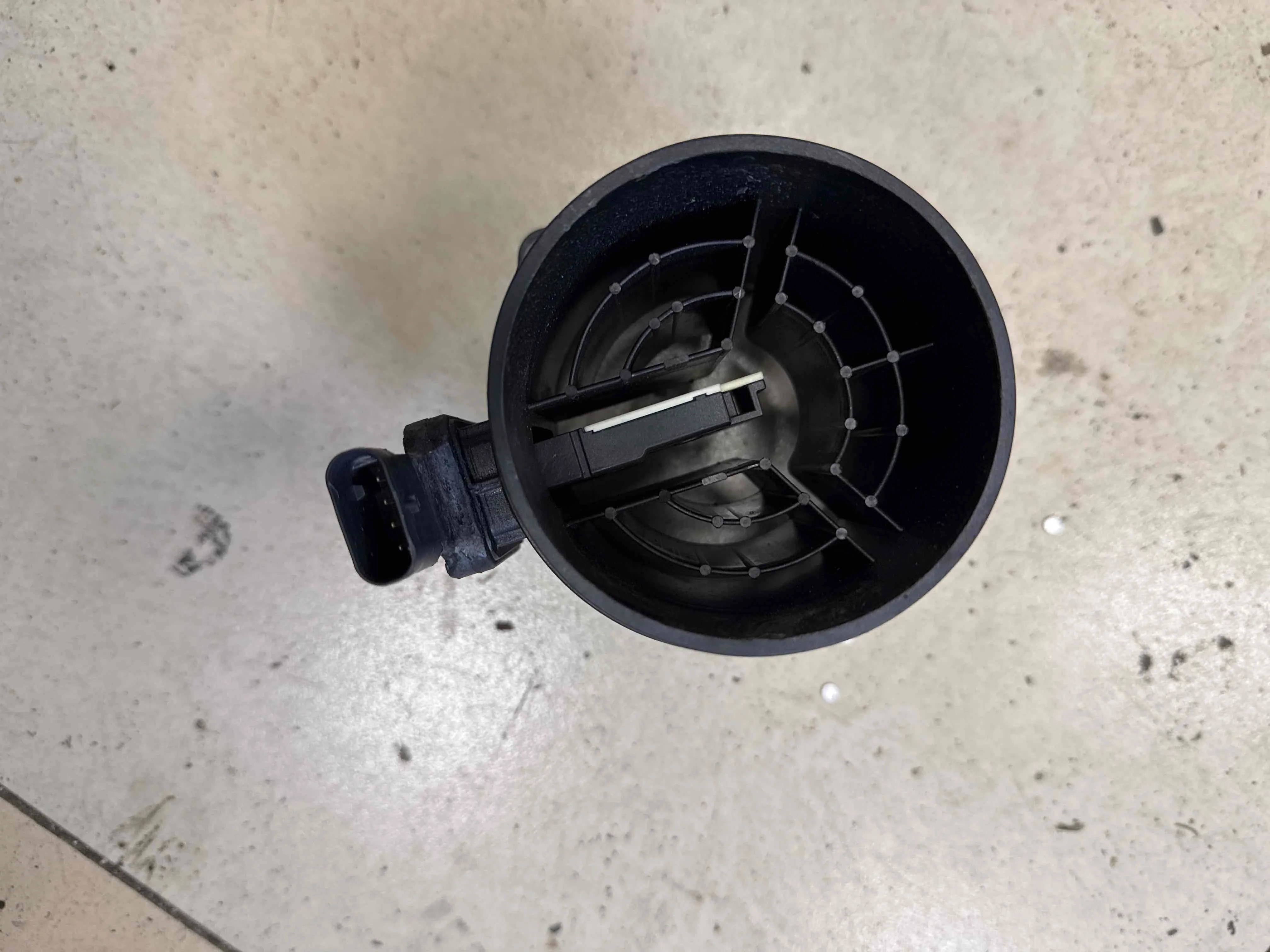 Расходомер воздуха Mercedes-Benz V167 (2018—2023) A6450900048
 651921