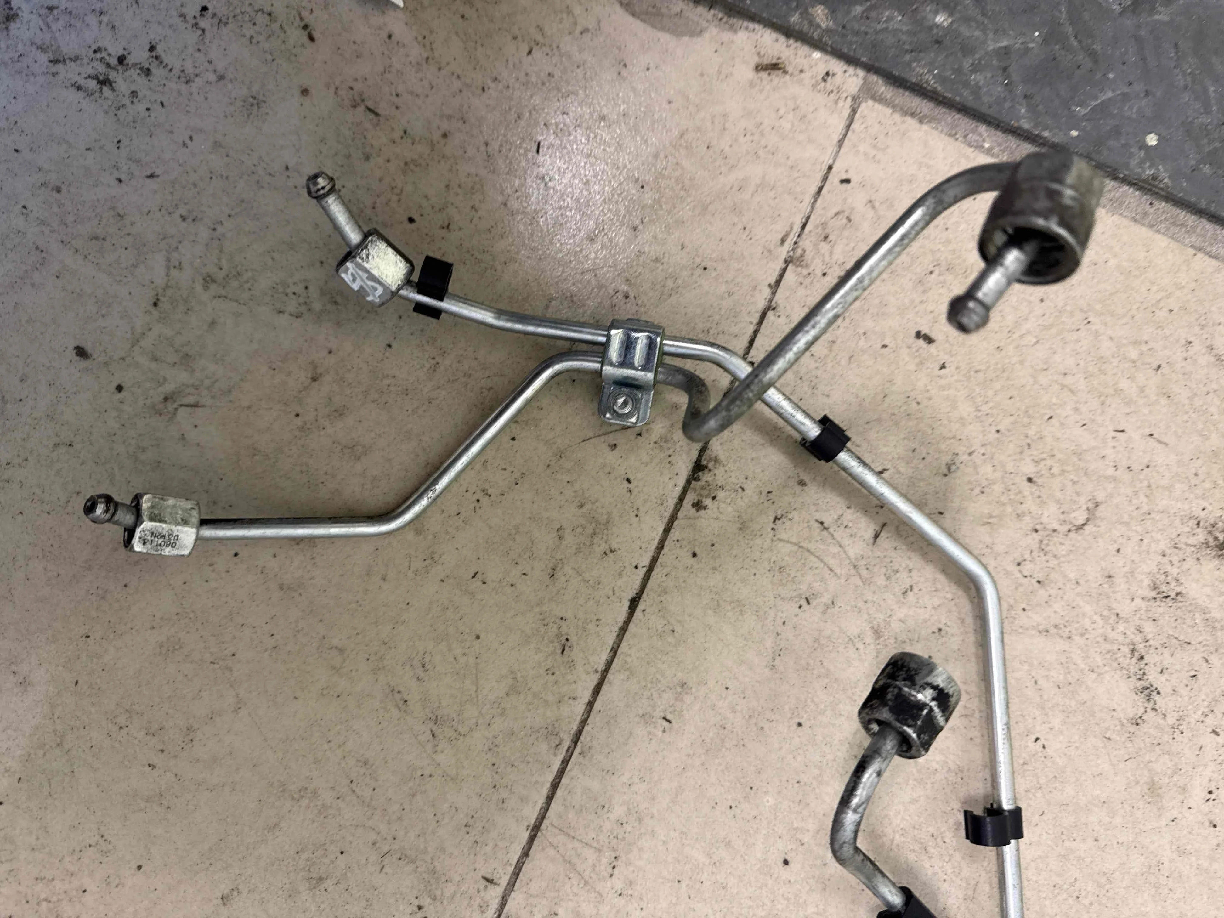 Трубка топливная Audi 4L рестайлинг (2009—2015) 059130312N
 CAS