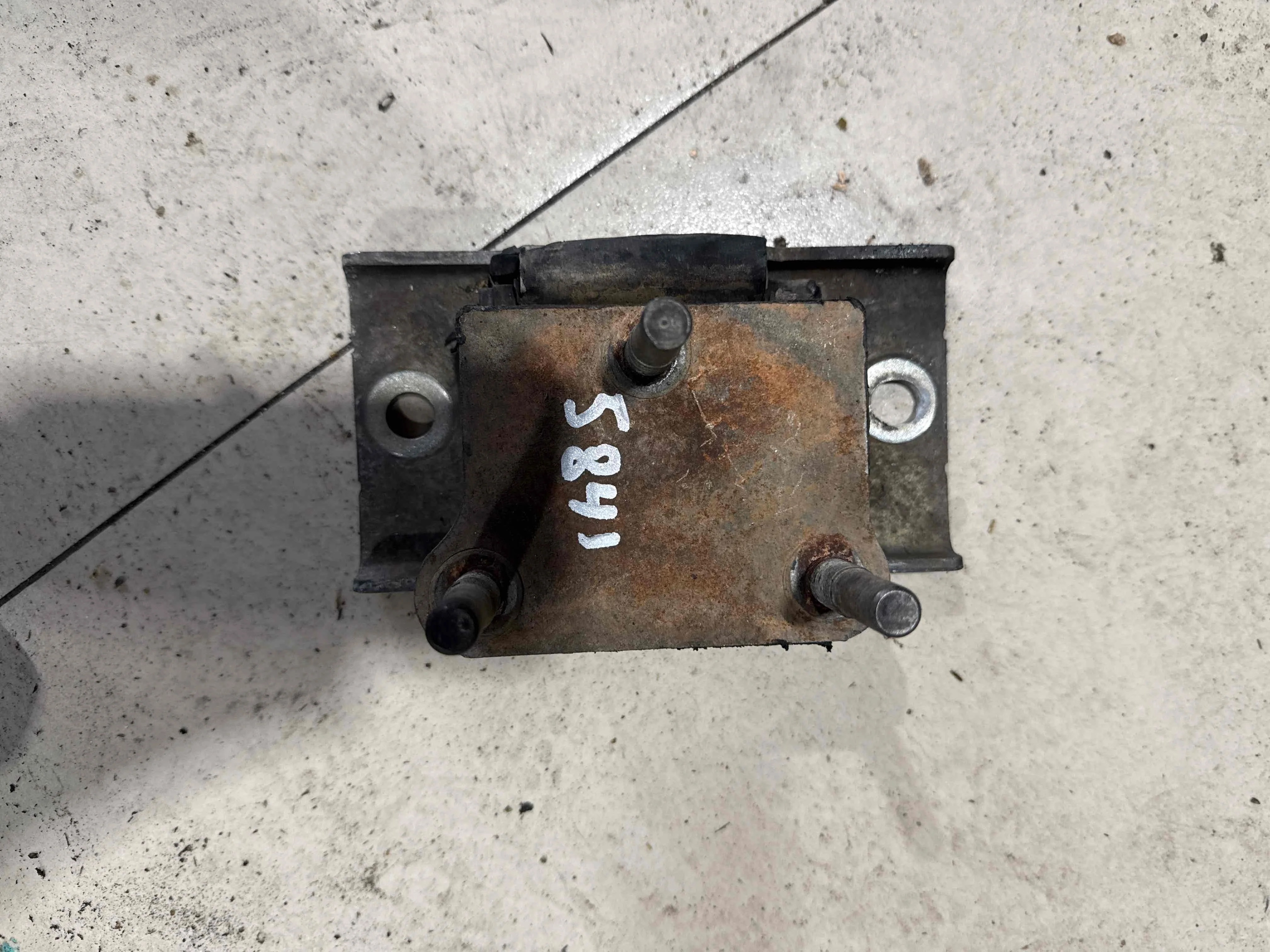 Подушка крепления КПП Nissan IV (2012—2017) 11320EB302
 V9X