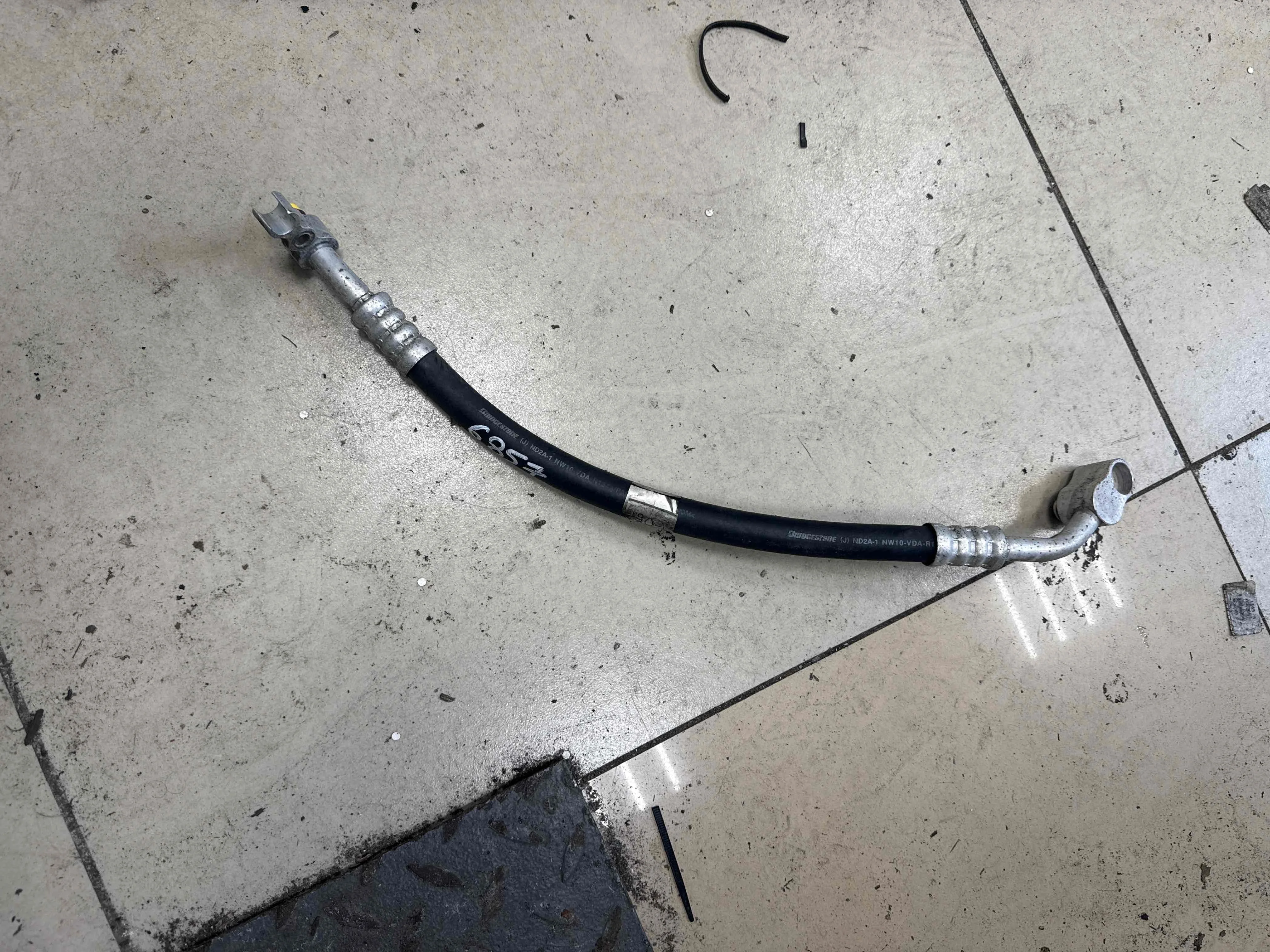 Трубка кондиционера Mercedes-Benz W211/S211 рестайлинг (2006—2009) A2118301315
 272967