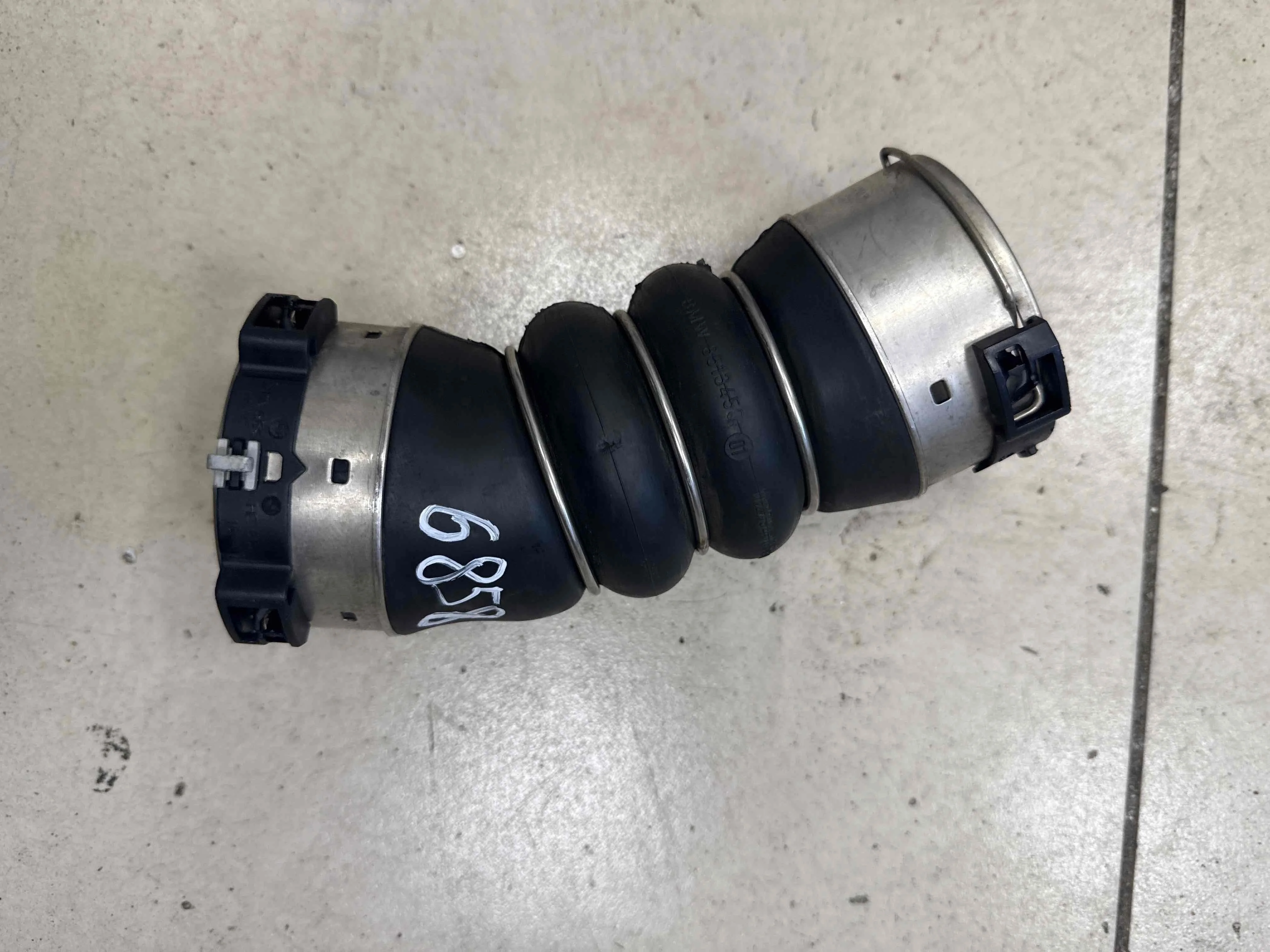 Патрубок интеркулера BMW F25 (2010—2014) 11618513450
 N57D30A