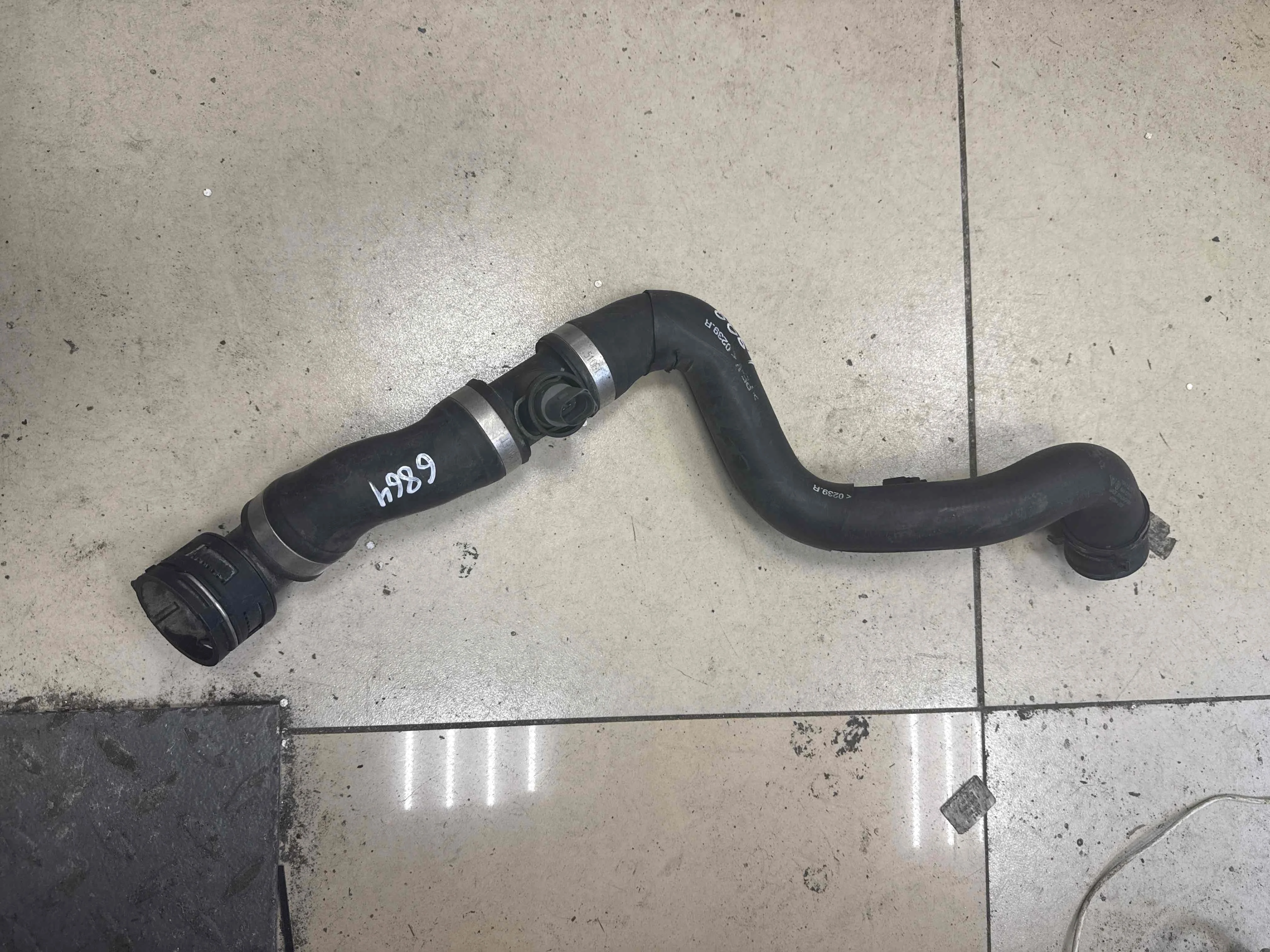 Патрубок (трубопровод, шланг) Audi 4M (2015—2020) 7P6122051G
 CRC