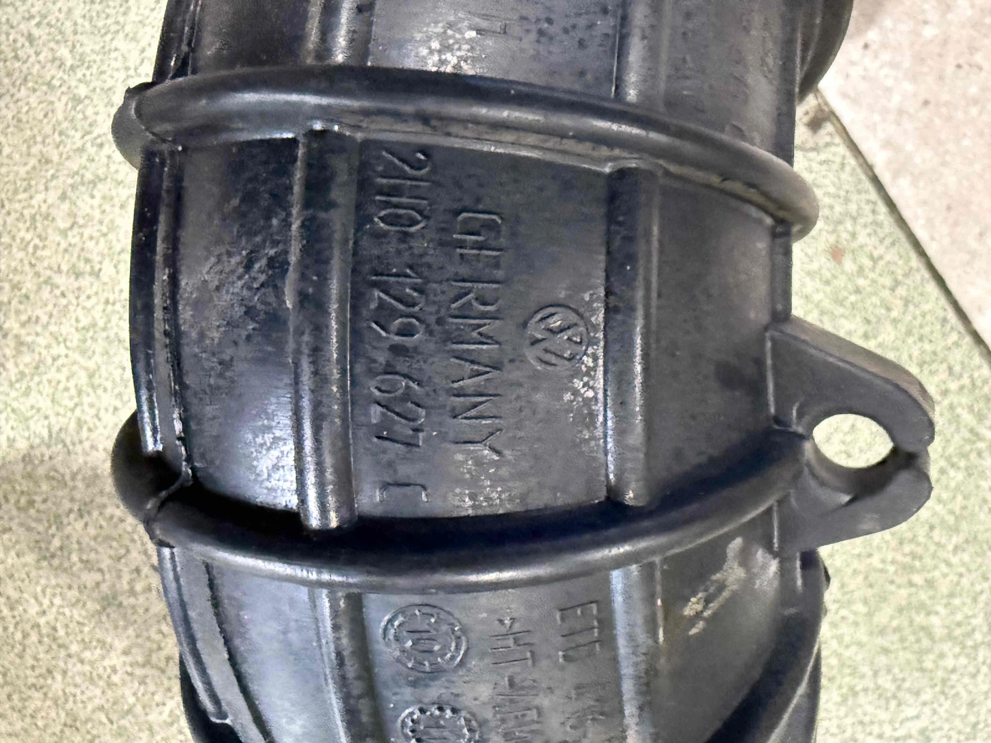 Патрубок турбины Volkswagen I (2010—2016) 2H0129615H
 CSH