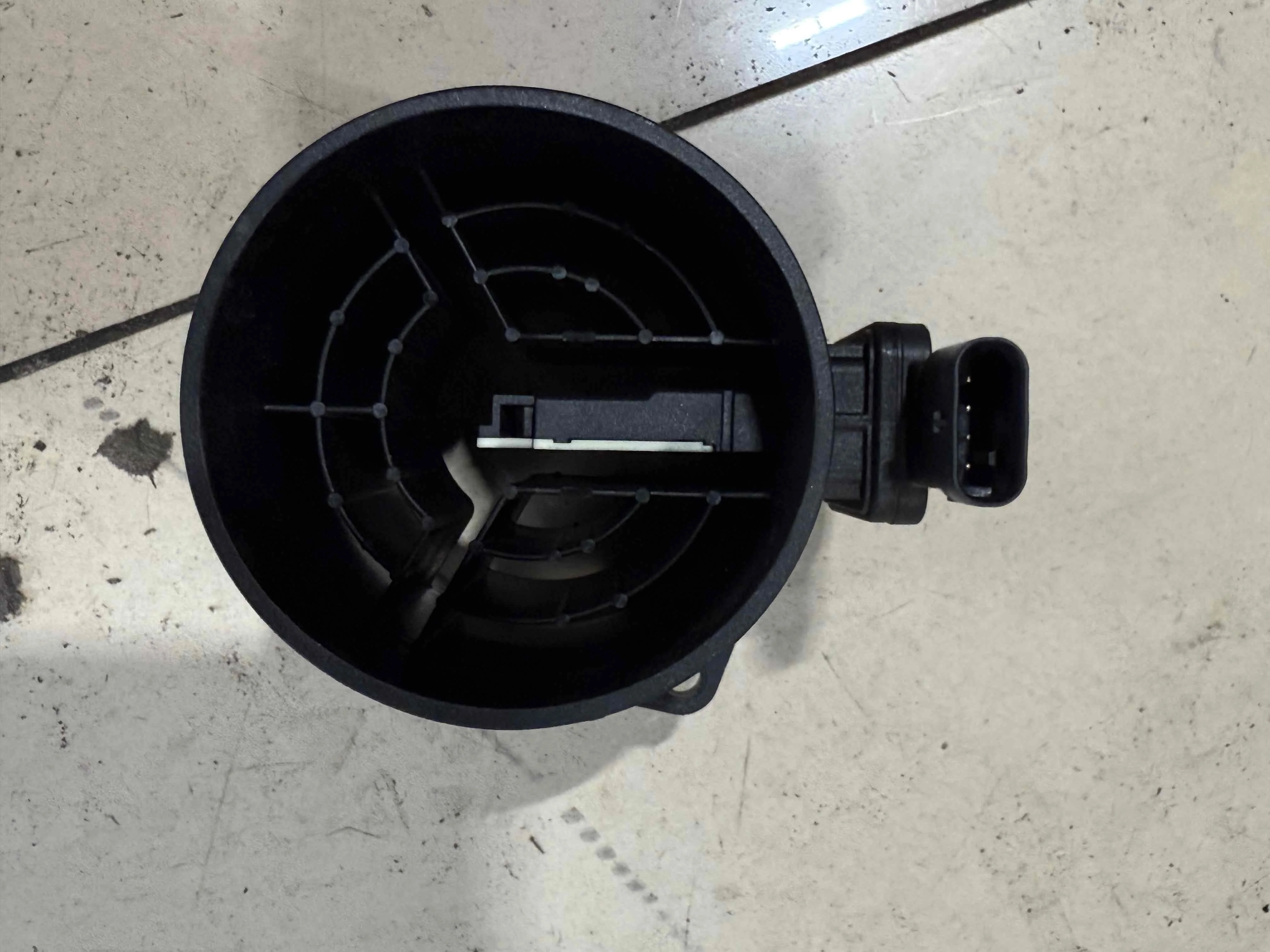 Расходомер воздуха Mercedes-Benz V167 (2018—2023) A6450900048
 651960