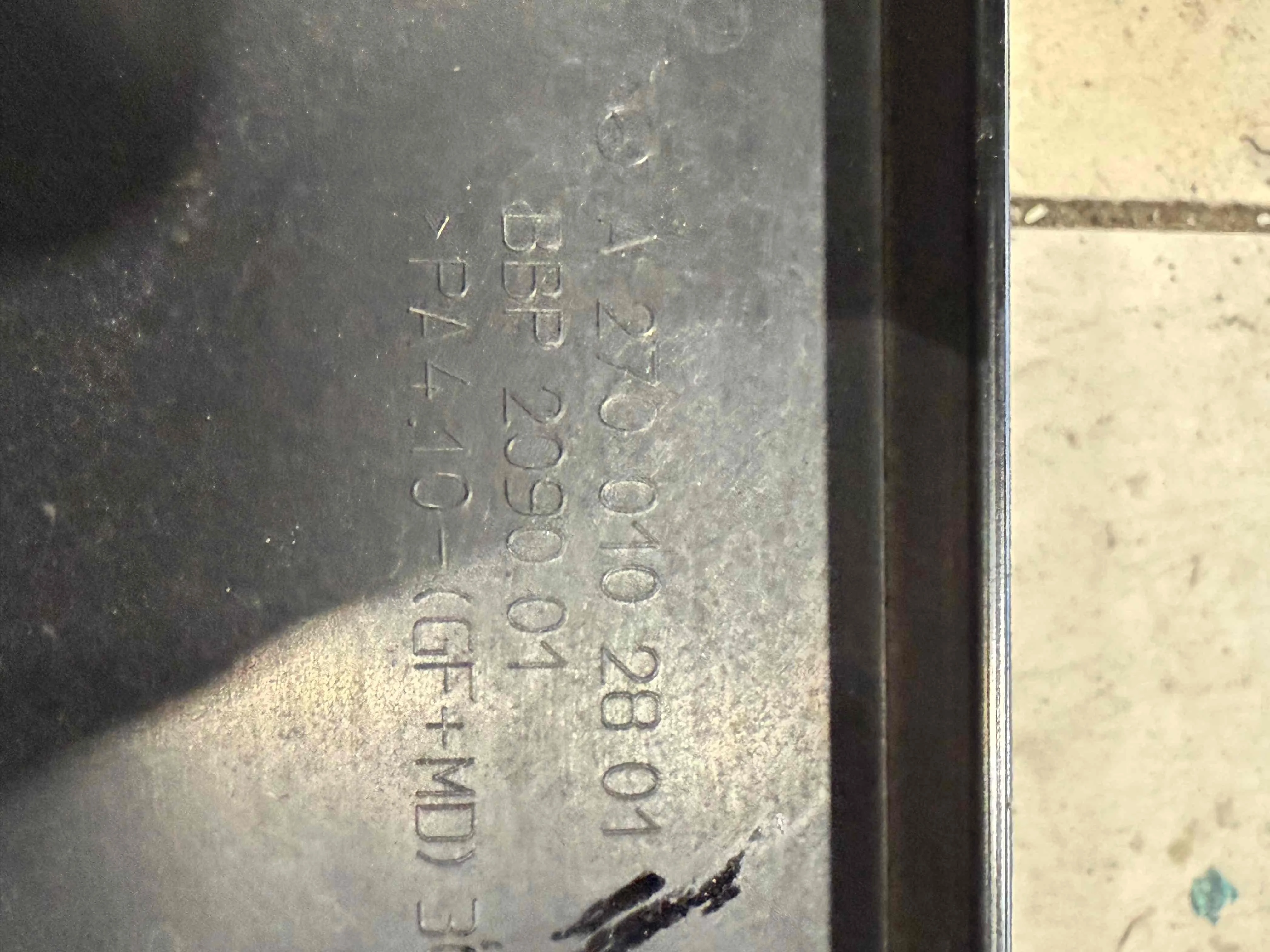 Декоративная крышка двигателя Mercedes-Benz W176 (2012—2015) A2700102801
; A2700109601; A2700108203 270920