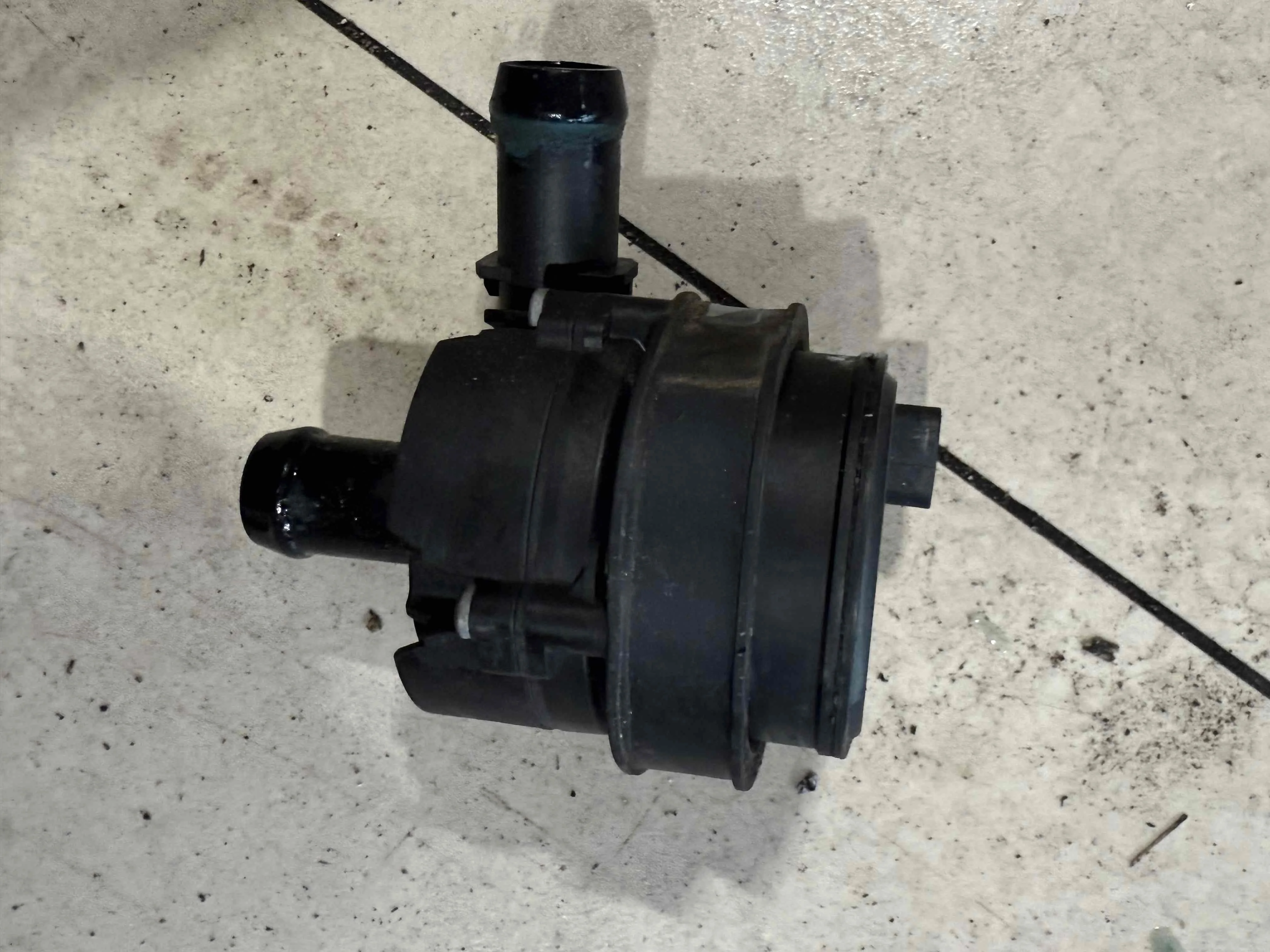 Насос антифриза дополнительный Mercedes-Benz W176 рестайлинг (2015—2018) A0005000686 270920