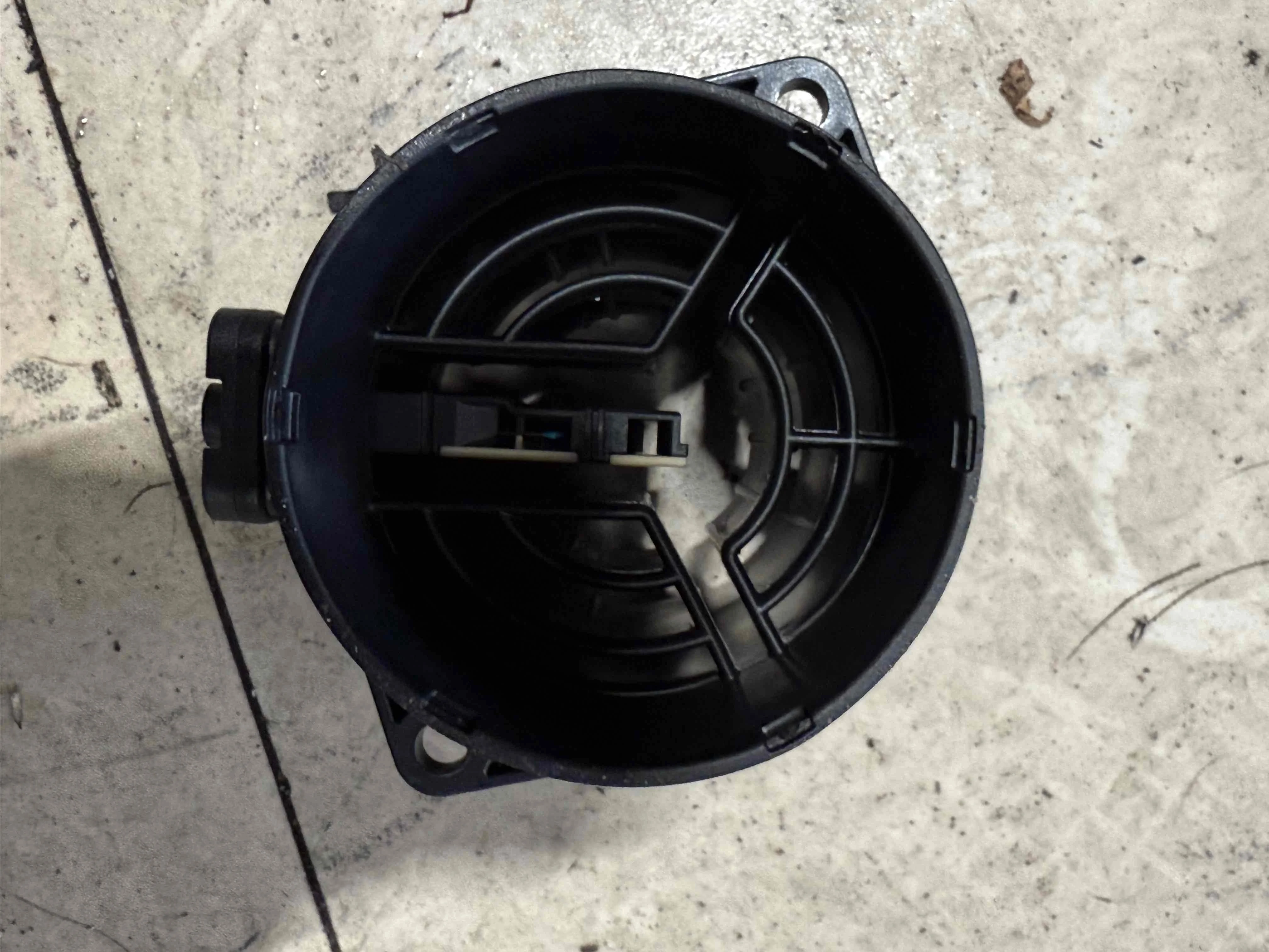 Расходомер воздуха Mercedes-Benz V167 (2018—2023) A6450900048
 651921