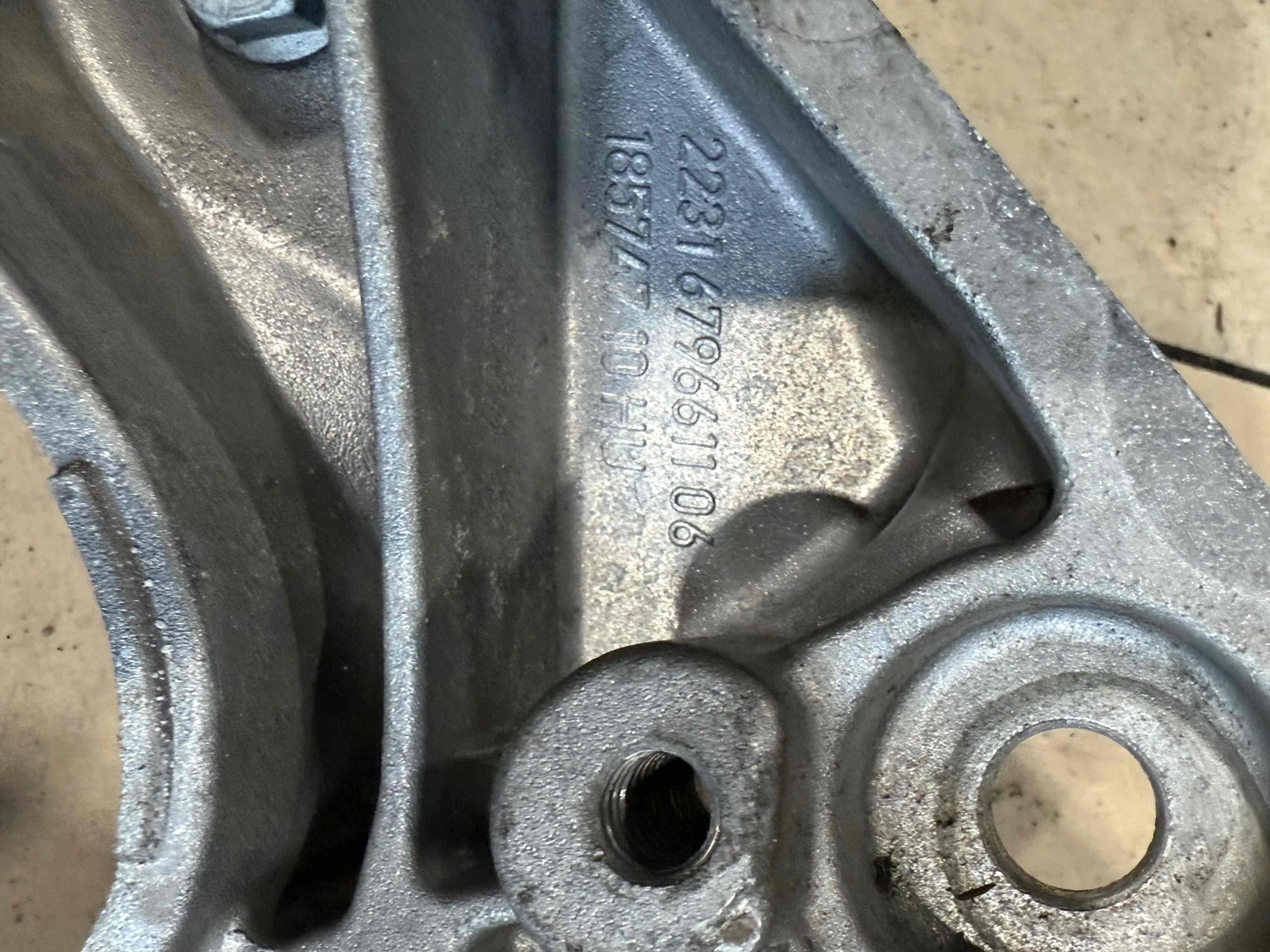 Кронштейн BMW F80 (2014—2018) 22326796611
 S55B30A