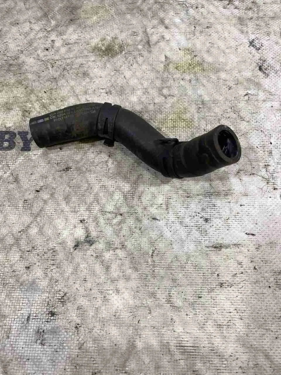 Патрубок (трубопровод, шланг) Mercedes-Benz W204/S204 (2006—2011) A2048301996