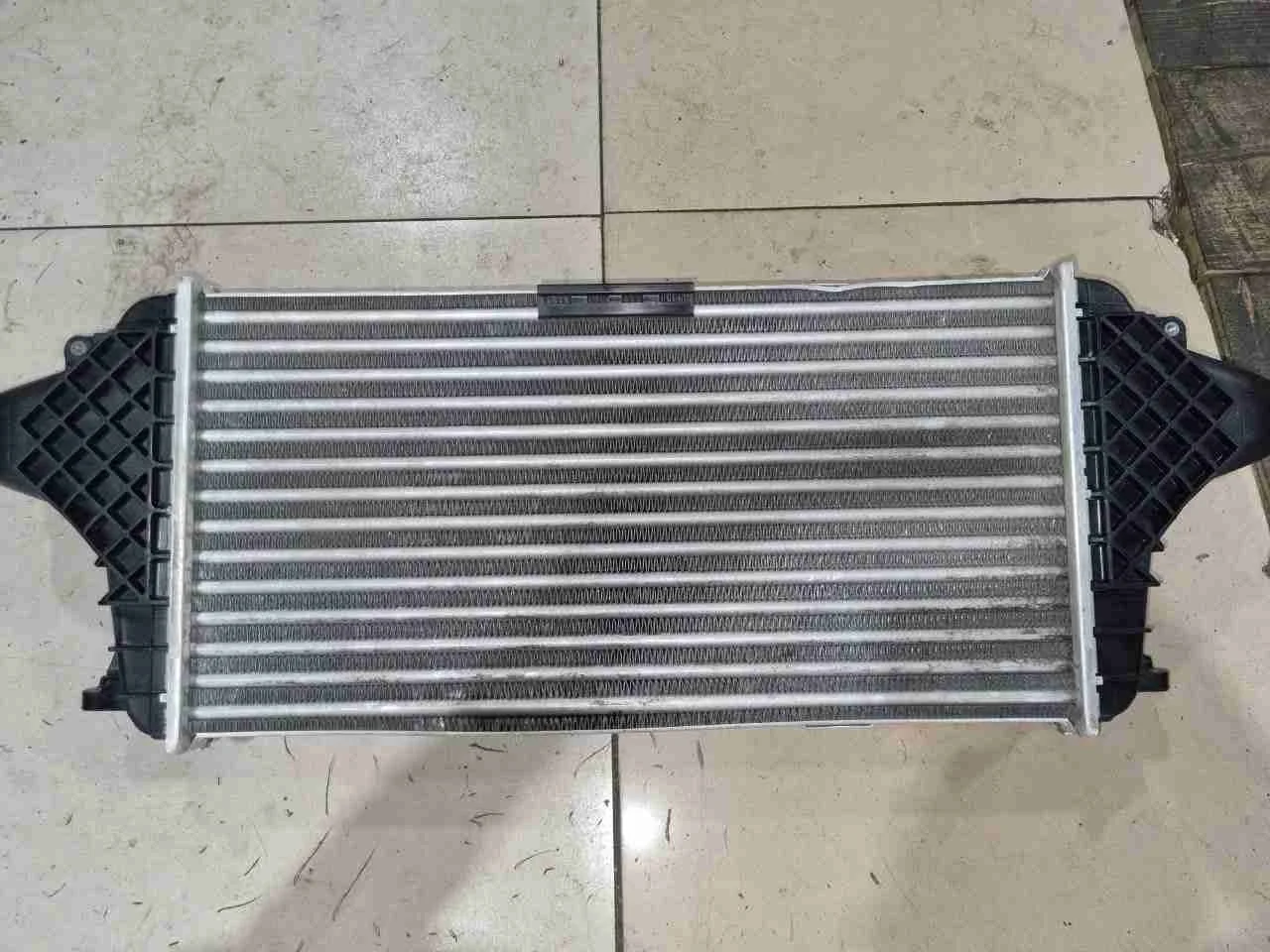 Радиатор интеркулера Mercedes-Benz X166 (2015—2019) A0995002800; A0995002600 642826