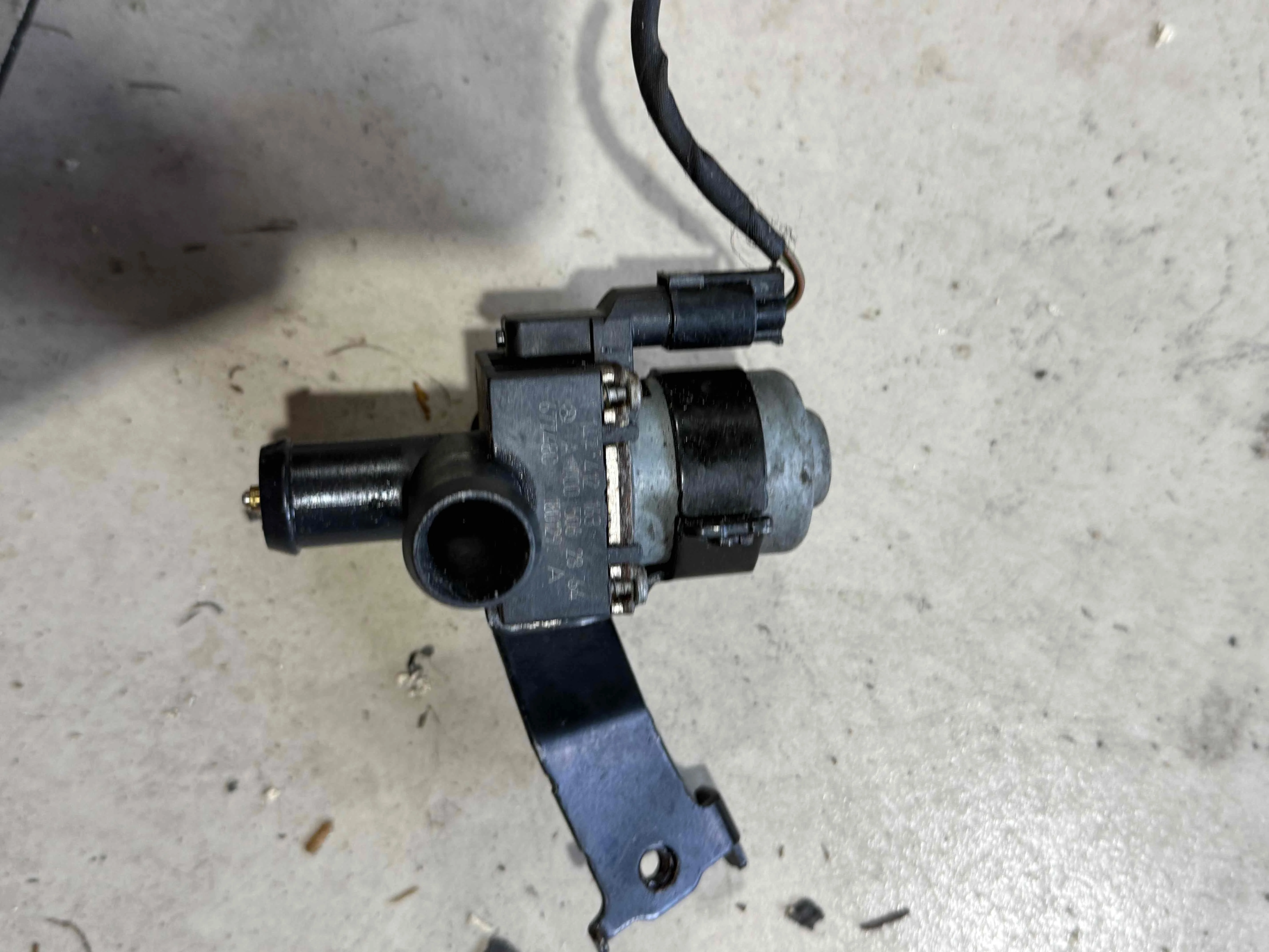 Клапан электромагнитный Mercedes-Benz X253 (2015—2019) A0005062864
 274920