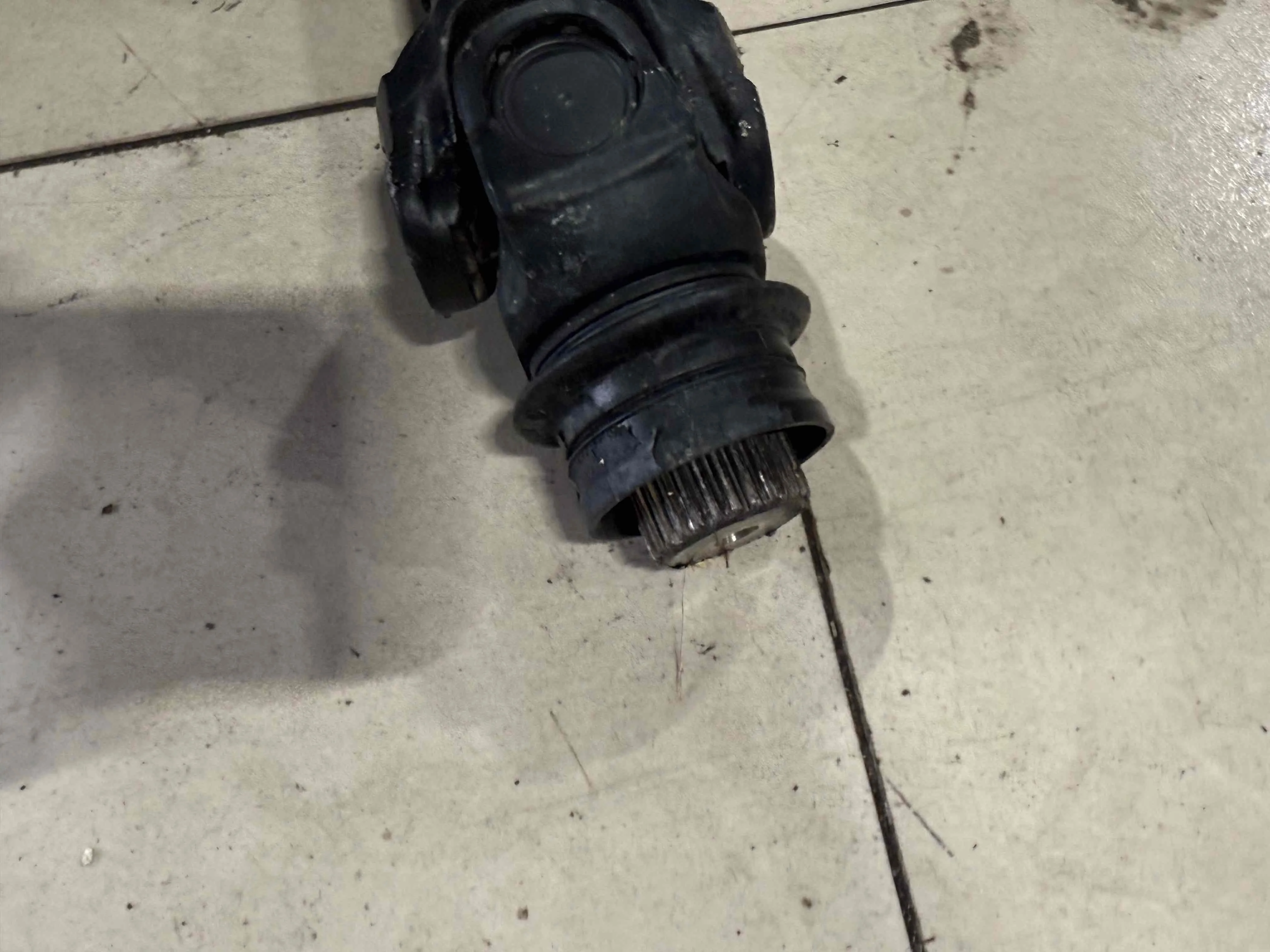 Карданный вал передний BMW F15 (2013—2018) 26208605866
 N57D30B