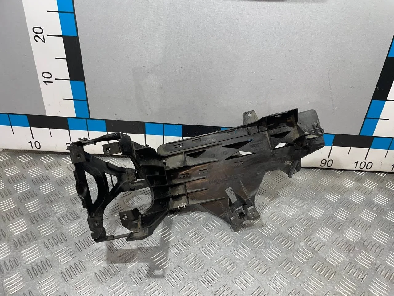 [Б/У] Кронштейн фар левый BMW 5-serie [Код: 00662512 ]