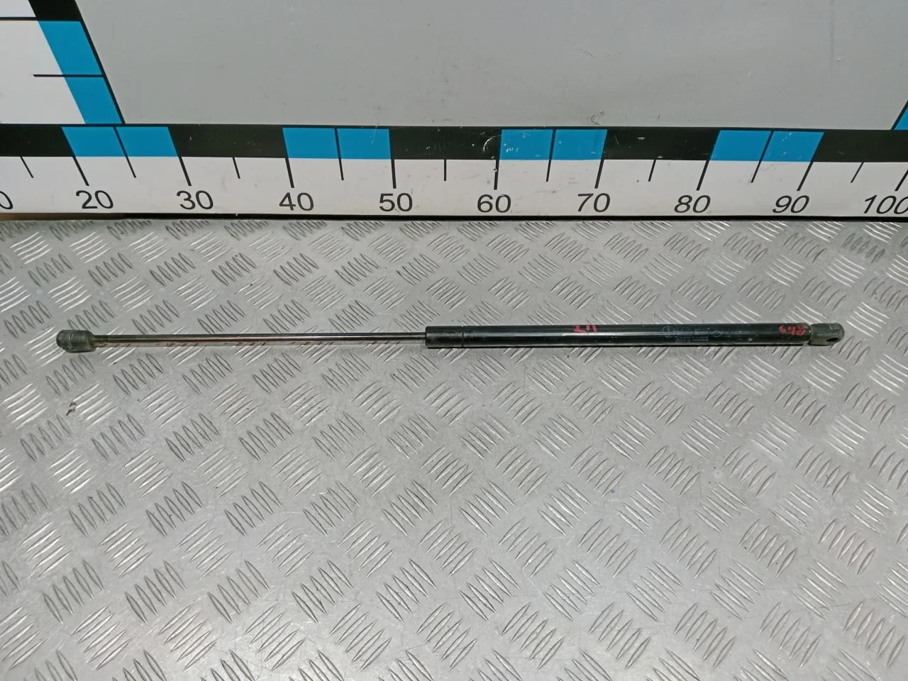 [Б/У] Амортизатор капота Mercedes Benz [Код: 00661340 ]