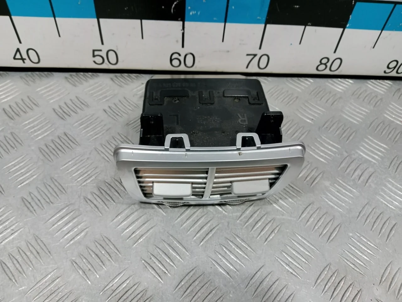 [Б/У] Дефлектор воздушный задний Mercedes W216 W221 [Код: 00661889 ]