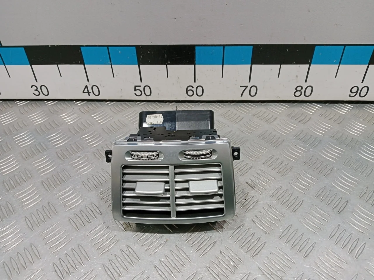 [Б/У] Дефлектор воздушный задний Mercedes W216 W221 [Код: 00662402 ]