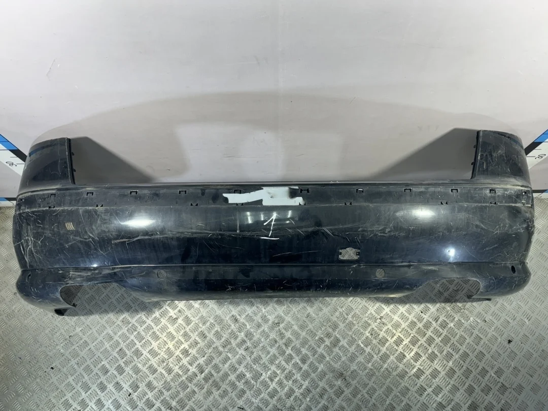 [Б/У] Бампер задний (под парктрон) Audi A8 4E - отпаяна окантовка выхлопов, нет 2-х шахт парктроников, 2 вмятины, царапины [Под ремонт] [Код: 00289978 ]