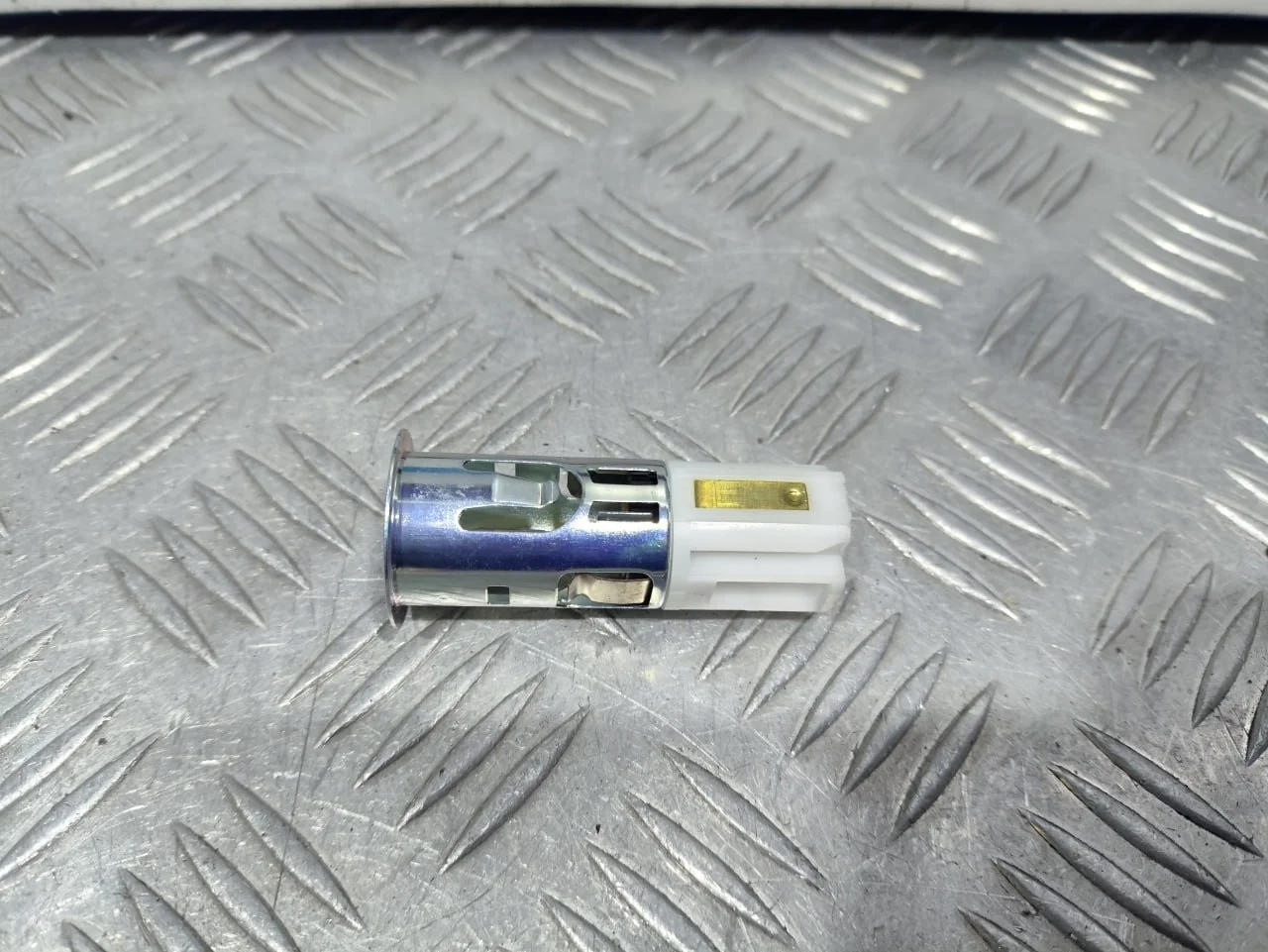 [Б/У] Гнездо прикуривателя Audi Seat [Код: 00662306 ]