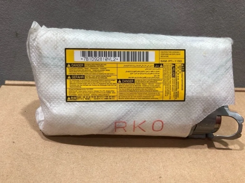 Подушка безопасности в сиденье Toyota Land Cruiser 2010 7391060020 URJ200 1VD-FTV 4.5, правая