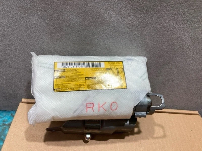 Подушка безопасности в сиденье Toyota Land Cruiser 2010 7391060020 URJ200 1VD-FTV 4.5, правая