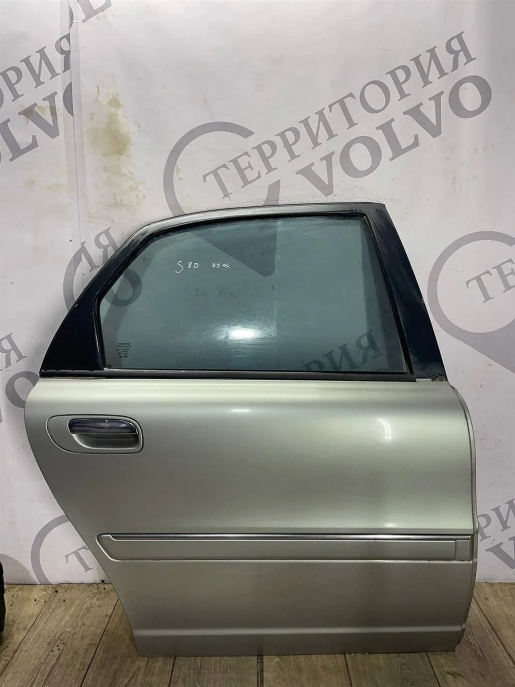 Дверь задняя правая