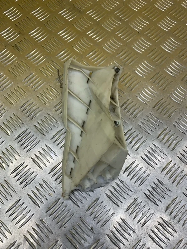 Кронштейн переднего бампера правый Infiniti Fx 30D ( 2002-2013) 2011 620581CA0A 3.0 D V9X