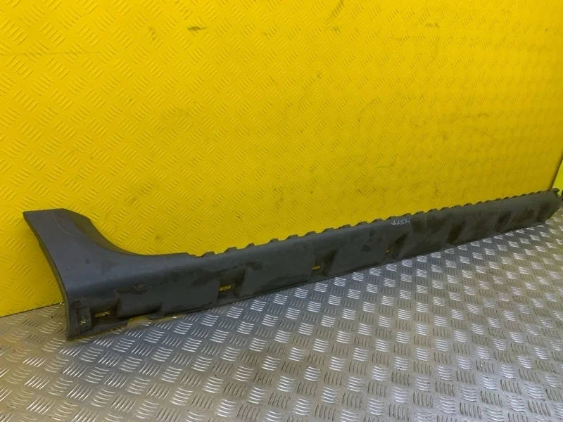 Накладка на порог (наружная) Dacia Duster 2010-2017 2014 764260812R 1.5 D K9K858, правая